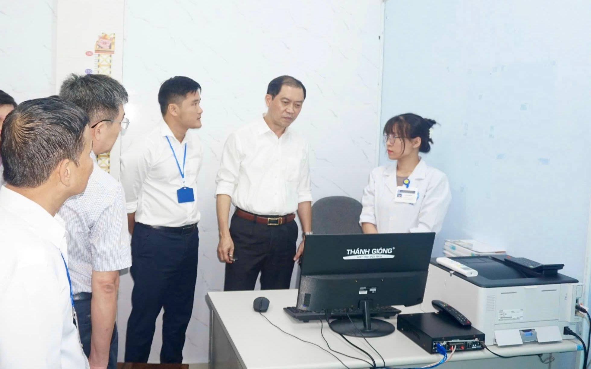 Huế thí điểm ứng dụng nền tảng, thiết bị y tế thông minh trong chuyển đổi số y tế- Ảnh 3.