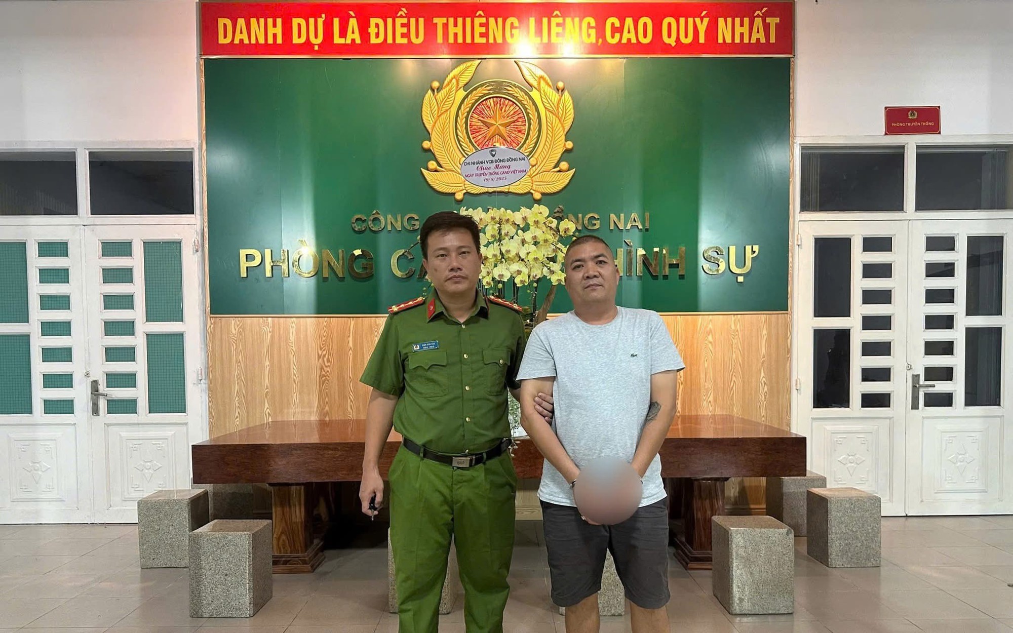 Khởi tố đối tượng 'cộm cán' dọa chém người ở Đặc khu Phú Quý- Ảnh 2.