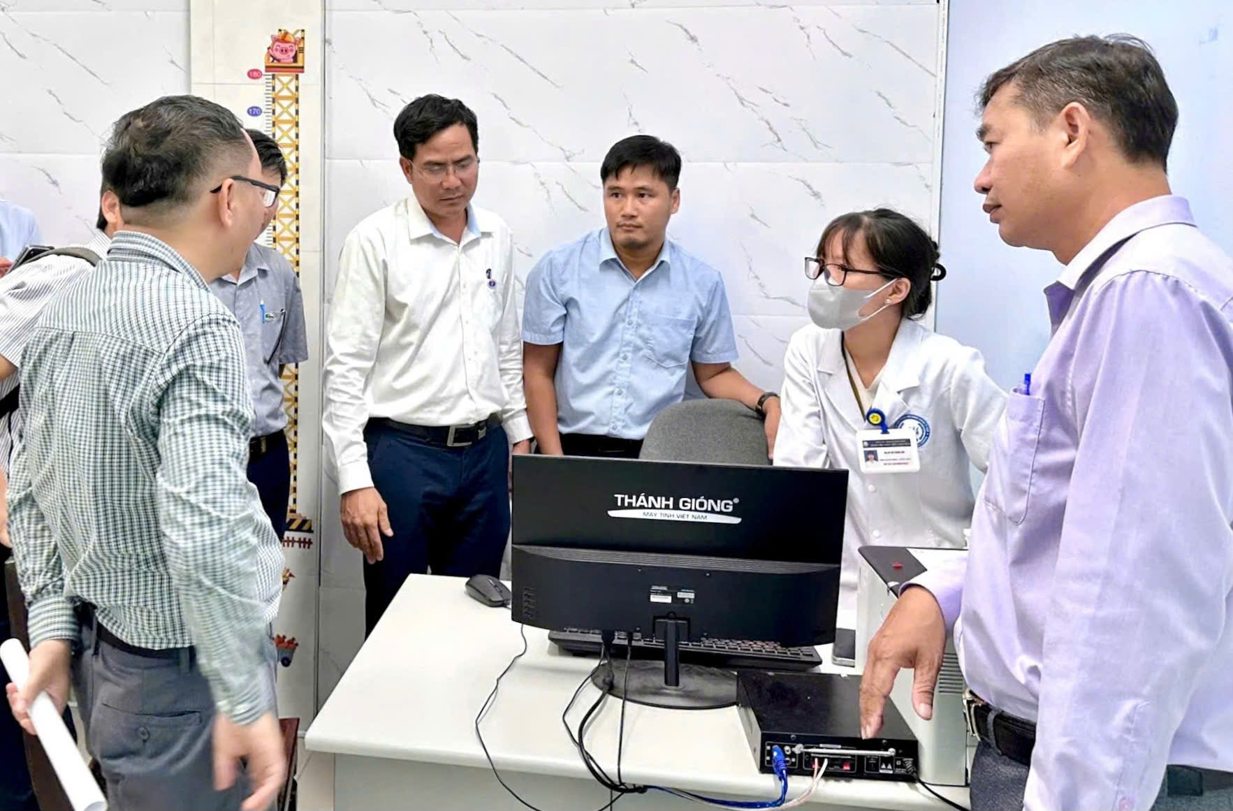 Ngành y tế Huế triển khai hồ sơ bệnh án điện tử để phục vụ người bệnh tốt hơn- Ảnh 3. Ngành y tế Huế triển khai hồ sơ bệnh án điện tử để phục vụ người bệnh tốt hơn- Ảnh 3.