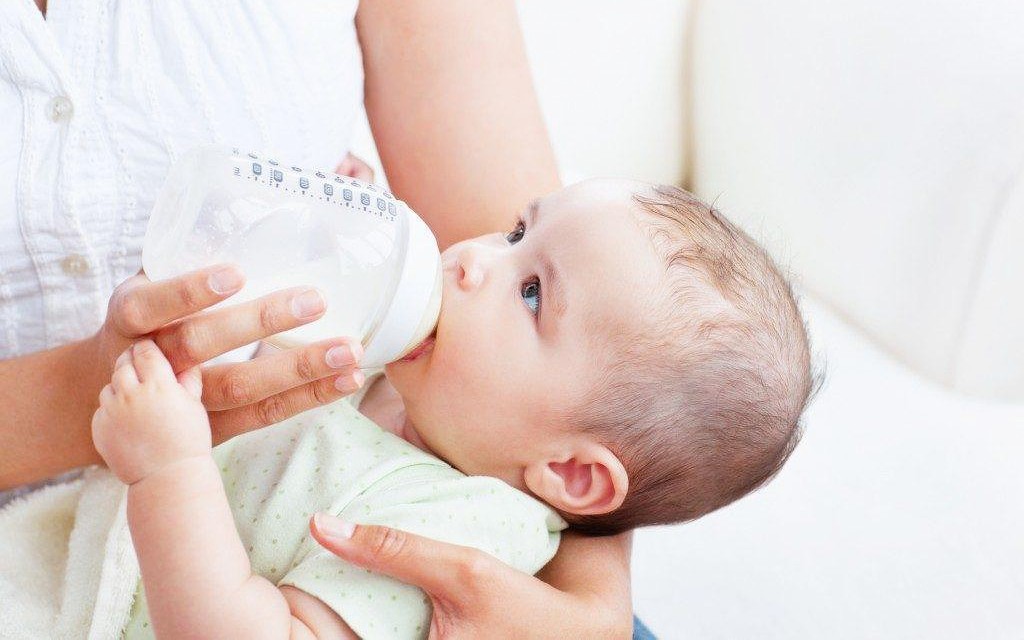 Hướng dẫn cách cai sữa mẹ khoa học, an toàn cho bé