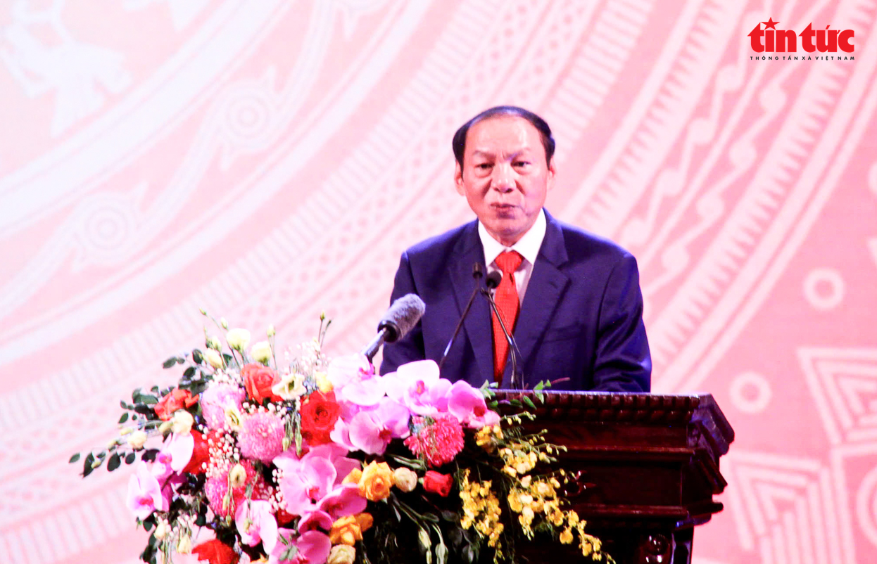 Bộ trưởng Nguyễn Văn Hùng: Văn hóa nuôi dưỡng tâm hồn và bản sắc dân tộc, khát vọng vươn cao- Ảnh 2. Bộ trưởng Nguyễn Văn Hùng: Văn hóa nuôi dưỡng tâm hồn và bản sắc dân tộc, khát vọng vươn cao- Ảnh 2.