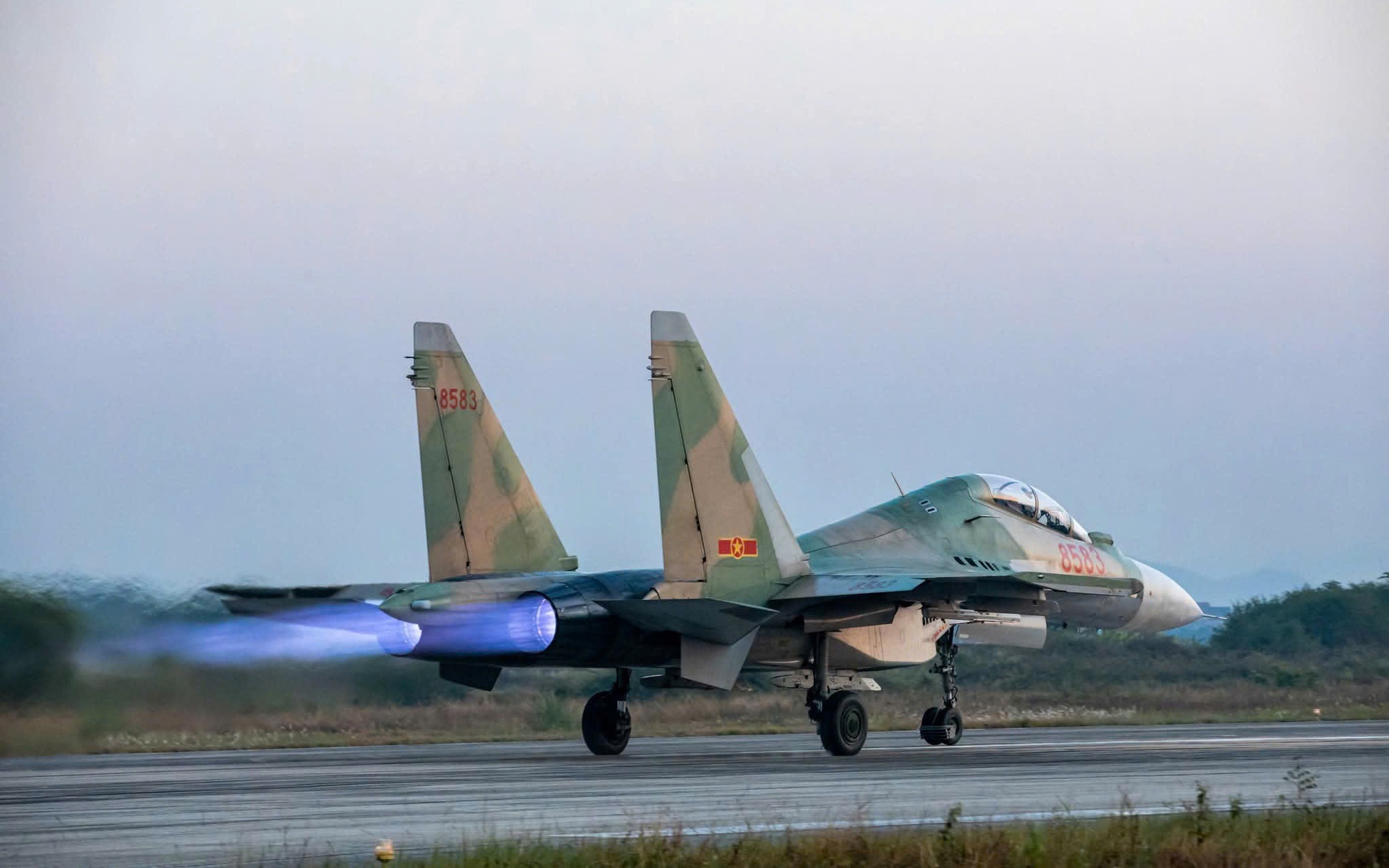 [TRỰC TIẾP] Đội bay SU-30MK2 diễn tập trên bầu trời Quảng trường Ba Đình