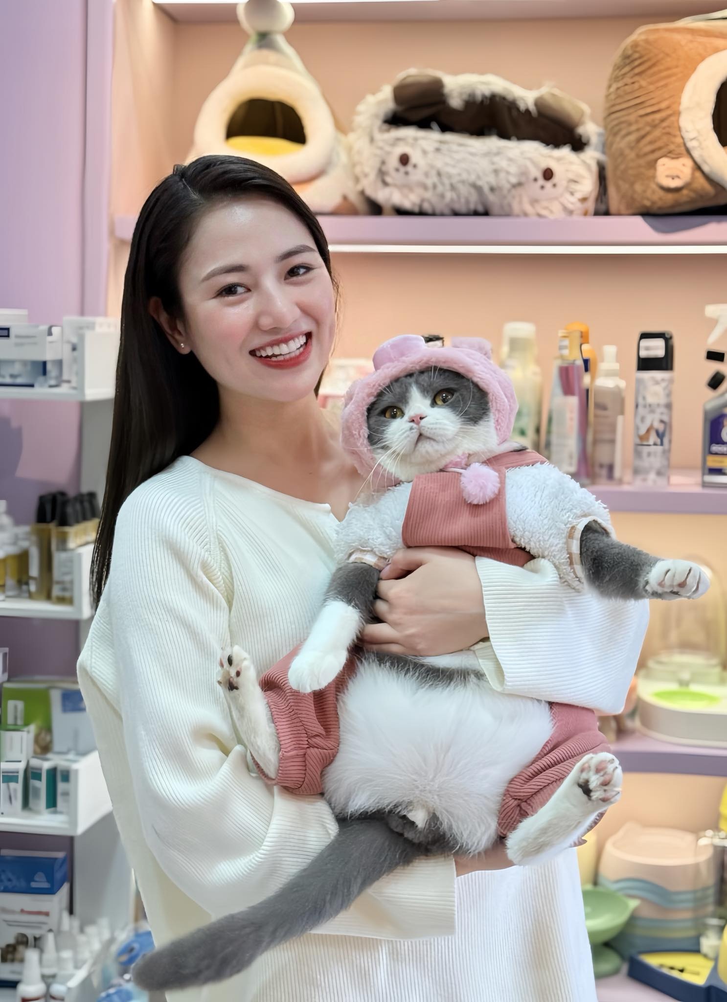 Nữ diễn viên 'gây thương nhớ' mỗi khi xuất hiện trong 'Gió ngang khoảng trời xanh' là ai?- Ảnh 3.