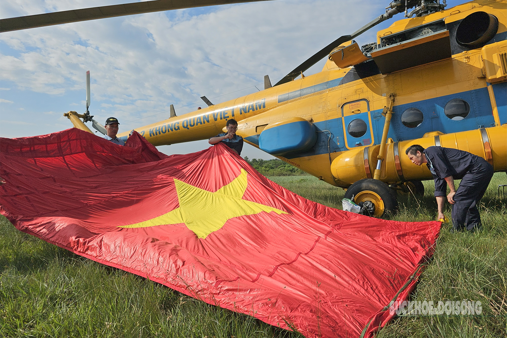 Mãn nhãn ‘Hổ mang chúa’ Su-30MK2 bay qua Quảng trường Ba Đình, sẵn sàng cho đại lễ Quốc khánh- Ảnh 1. Mãn nhãn ‘Hổ mang chúa’ Su-30MK2 bay qua Quảng trường Ba Đình, sẵn sàng cho đại lễ Quốc khánh- Ảnh 1.