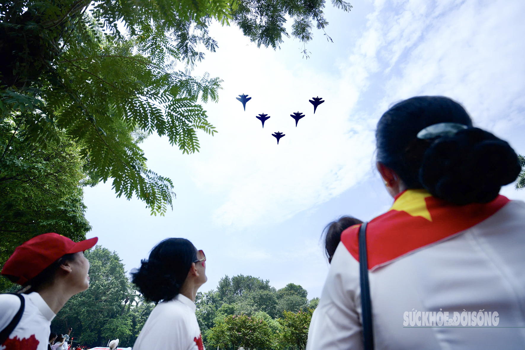 Mãn nhãn ‘Hổ mang chúa’ Su-30MK2 bay qua Quảng trường Ba Đình, sẵn sàng cho đại lễ Quốc khánh- Ảnh 7. Mãn nhãn ‘Hổ mang chúa’ Su-30MK2 bay qua Quảng trường Ba Đình, sẵn sàng cho đại lễ Quốc khánh- Ảnh 7.