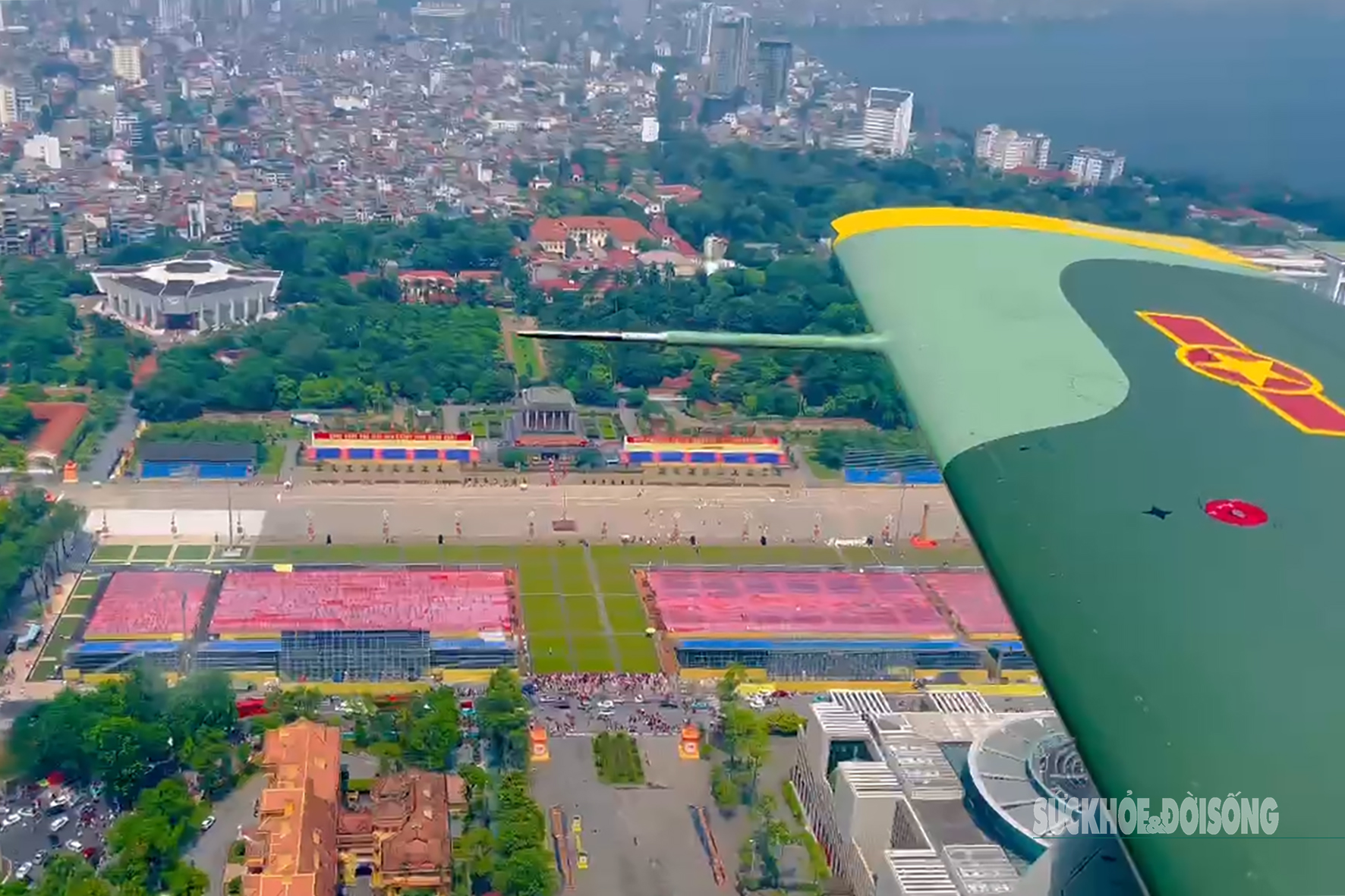 Mãn nhãn ‘Hổ mang chúa’ Su-30MK2 bay qua Quảng trường Ba Đình, sẵn sàng cho đại lễ Quốc khánh- Ảnh 10. Mãn nhãn ‘Hổ mang chúa’ Su-30MK2 bay qua Quảng trường Ba Đình, sẵn sàng cho đại lễ Quốc khánh- Ảnh 10.