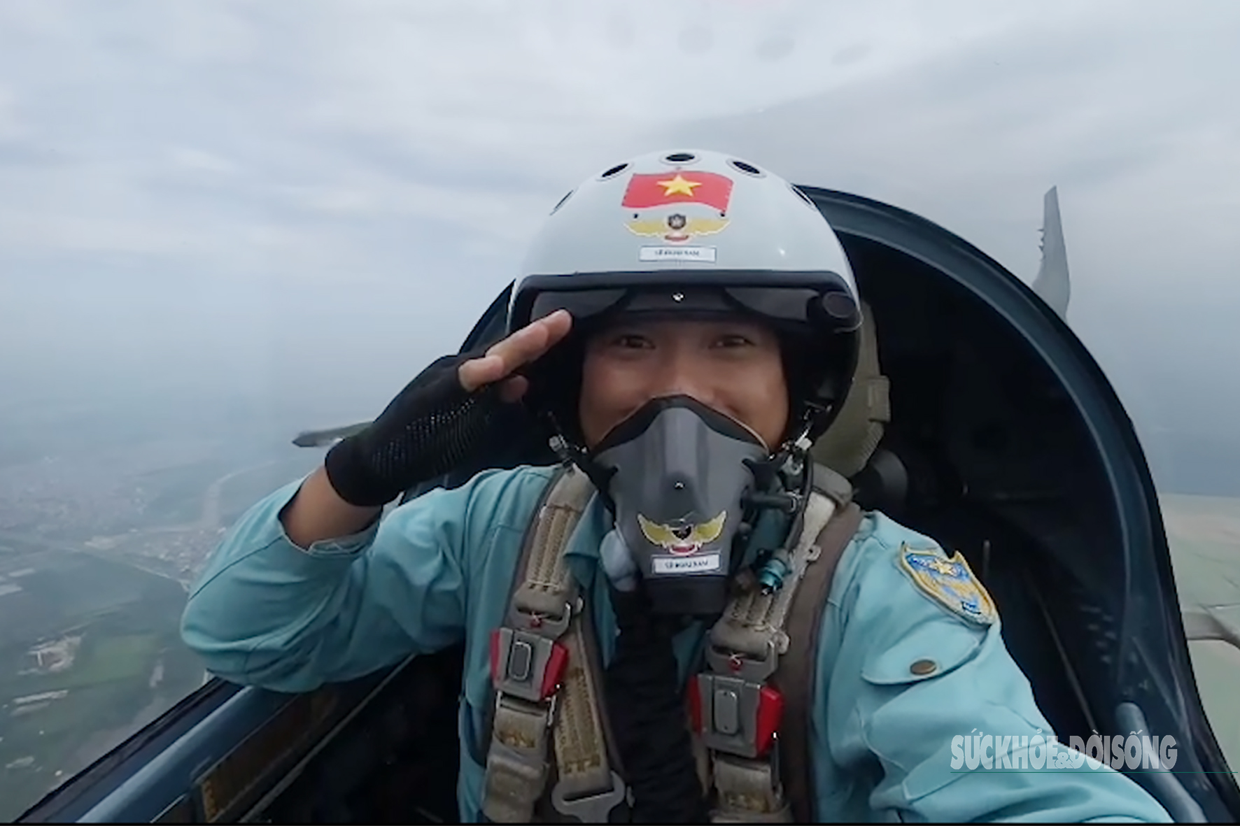 Mãn nhãn ‘Hổ mang chúa’ Su-30MK2 bay qua Quảng trường Ba Đình, sẵn sàng cho đại lễ Quốc khánh- Ảnh 8. Mãn nhãn ‘Hổ mang chúa’ Su-30MK2 bay qua Quảng trường Ba Đình, sẵn sàng cho đại lễ Quốc khánh- Ảnh 8.