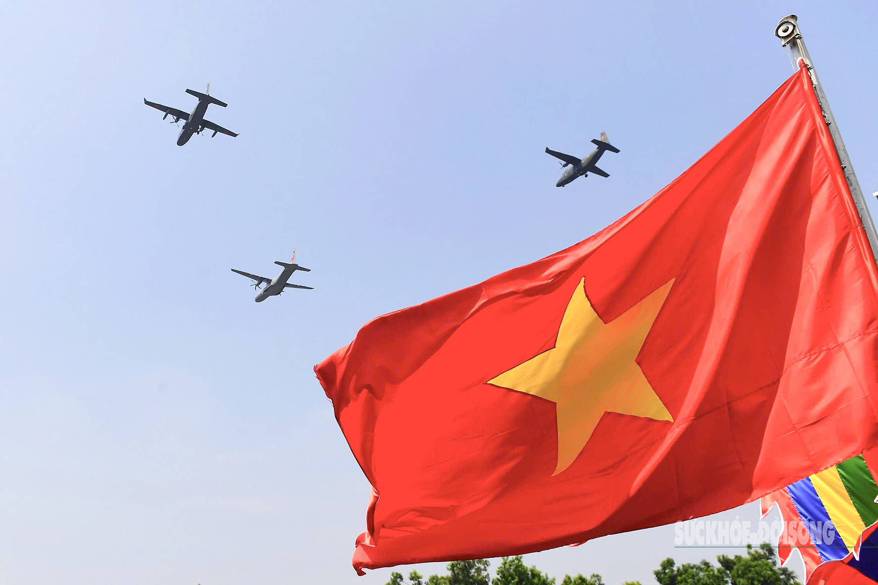 Mãn nhãn ‘Hổ mang chúa’ Su-30MK2 bay qua Quảng trường Ba Đình, sẵn sàng cho đại lễ Quốc khánh- Ảnh 11. Mãn nhãn ‘Hổ mang chúa’ Su-30MK2 bay qua Quảng trường Ba Đình, sẵn sàng cho đại lễ Quốc khánh- Ảnh 11.