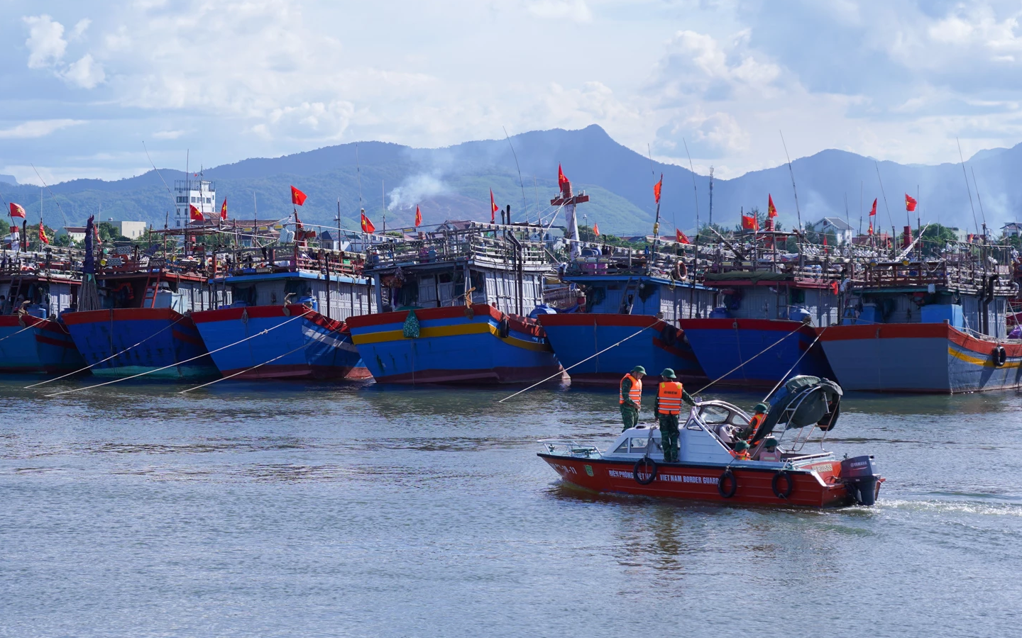 Bộ Y tế: Mỗi bệnh viện chuẩn bị 2 đội cấp cứu lưu động để ứng phó kịp thời với bão số 5