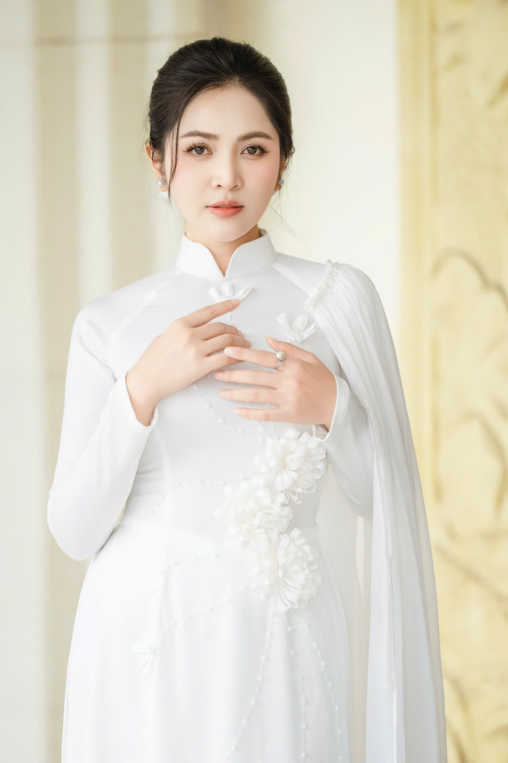Ca sĩ Duyên Quỳnh: 'Viết tiếp câu chuyện hoà bình từng bị từ chối biểu diễn vì... không nổi tiếng'- Ảnh 2. Ca sĩ Duyên Quỳnh: 'Viết tiếp câu chuyện hoà bình từng bị từ chối biểu diễn vì... không nổi tiếng'- Ảnh 2.