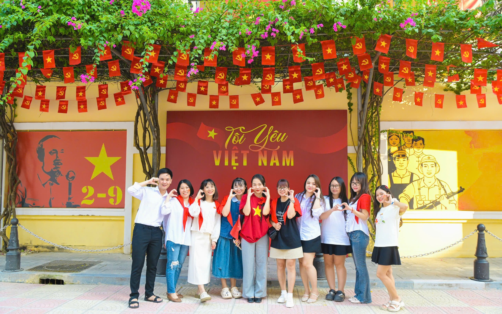 Bánh Trung thu 'cờ đỏ sao vàng' lan tỏa niềm tự hào dân tộc trên mạng xã hội- Ảnh 6.