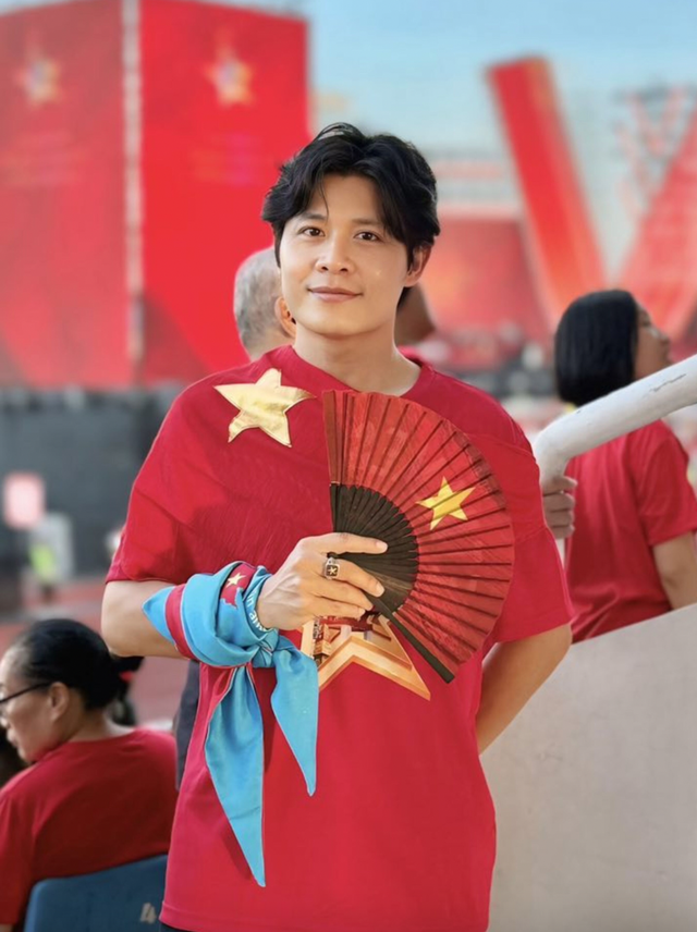 Ca sĩ Duyên Quỳnh: 'Viết tiếp câu chuyện hoà bình từng bị từ chối biểu diễn vì... không nổi tiếng'- Ảnh 6. Ca sĩ Duyên Quỳnh: 'Viết tiếp câu chuyện hoà bình từng bị từ chối biểu diễn vì... không nổi tiếng'- Ảnh 6.