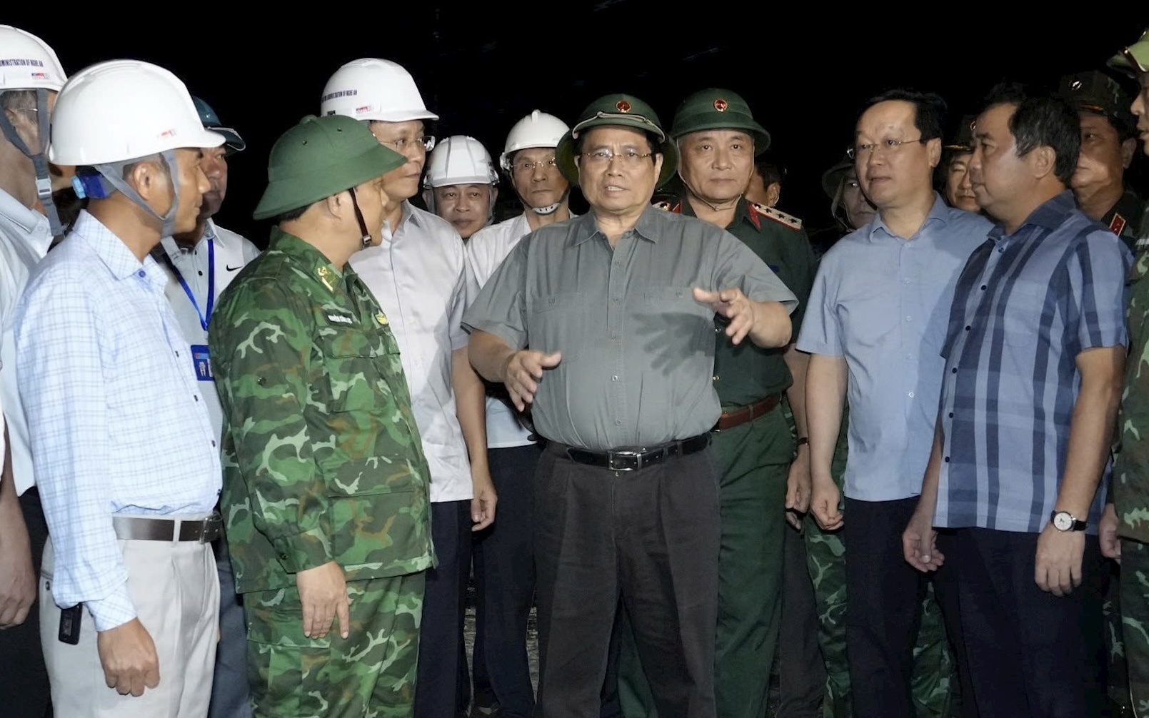Ứng phó khẩn cấp bão số 5: Ưu tiên hàng đầu bảo vệ tính mạng và tài sản của nhân dân