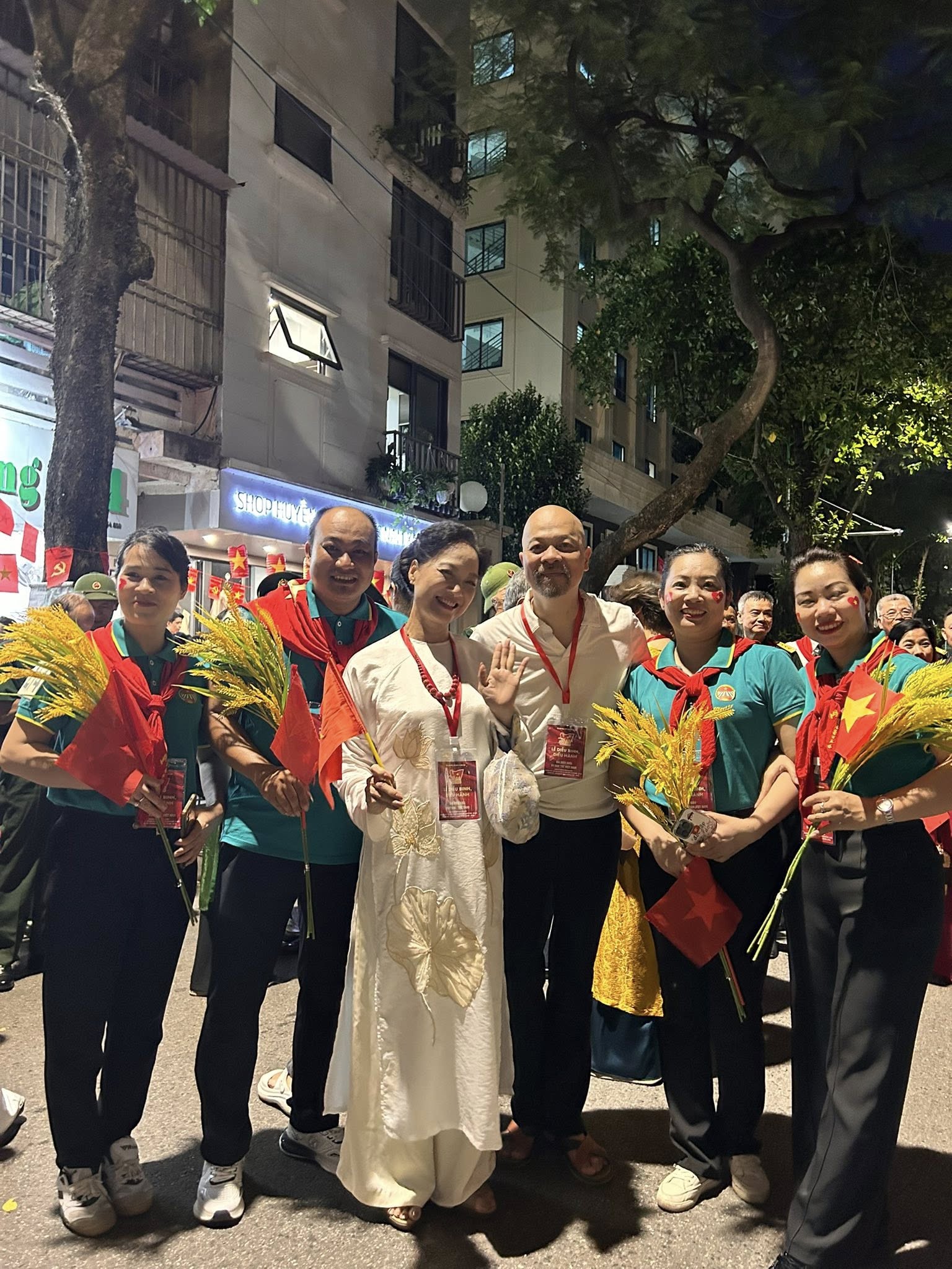 Hồng Diễm gây chú ý trong ngày hợp luyện diễu hành A80- Ảnh 12. Hồng Diễm gây chú ý trong ngày hợp luyện diễu hành A80- Ảnh 12.