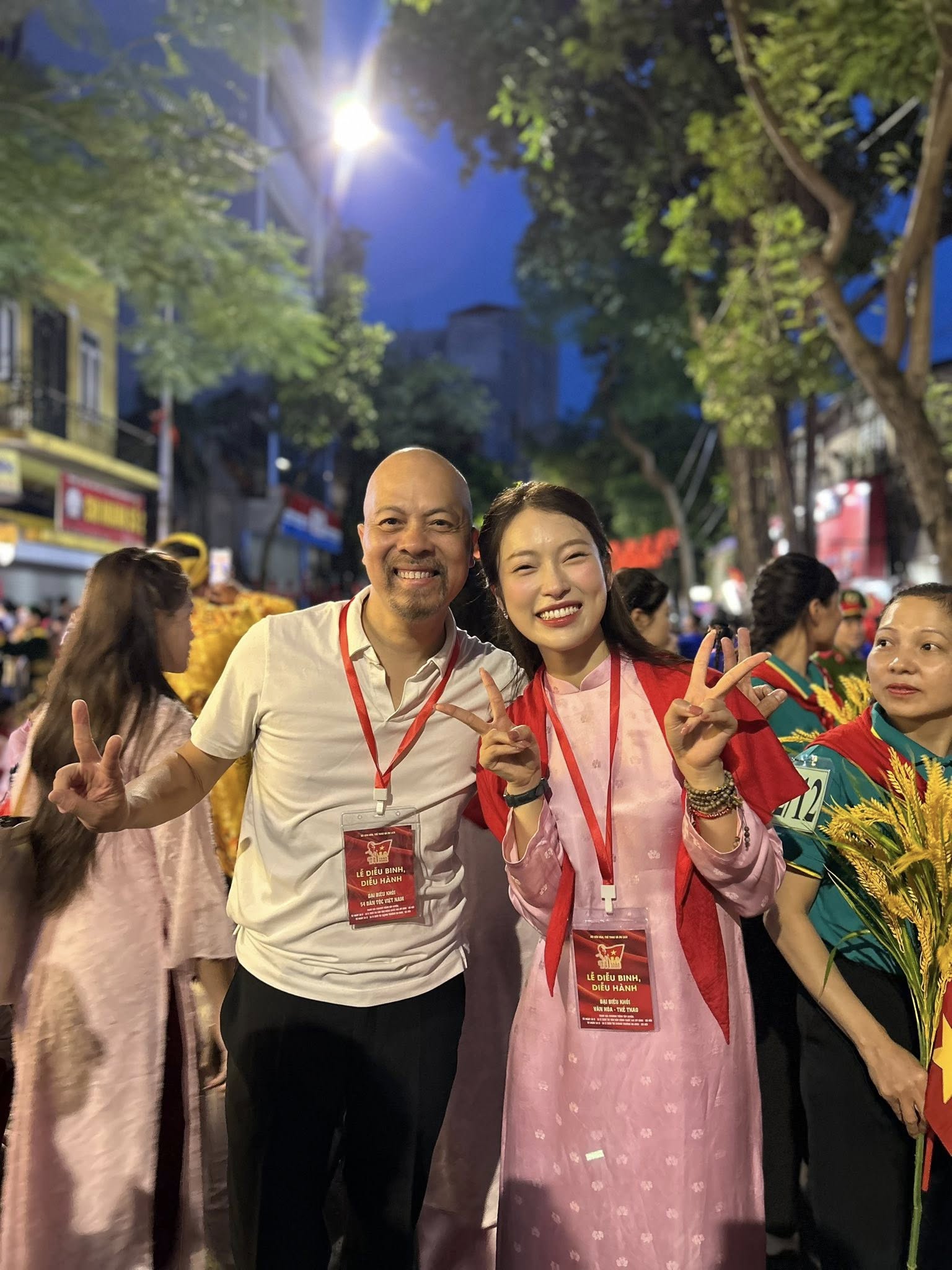 Hồng Diễm gây chú ý trong ngày hợp luyện diễu hành A80- Ảnh 10. Hồng Diễm gây chú ý trong ngày hợp luyện diễu hành A80- Ảnh 10.