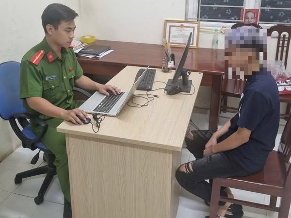 Bắt giữ nhóm thiếu niên cướp tài sản sau hơn 8 giờ gây án- Ảnh 2. Bắt giữ nhóm thiếu niên cướp tài sản sau hơn 8 giờ gây án- Ảnh 2.