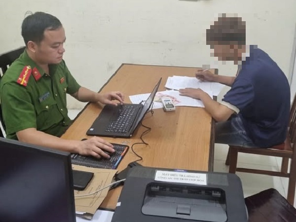 Bắt giữ nhóm thiếu niên cướp tài sản sau hơn 8 giờ gây án- Ảnh 3. Bắt giữ nhóm thiếu niên cướp tài sản sau hơn 8 giờ gây án- Ảnh 3.