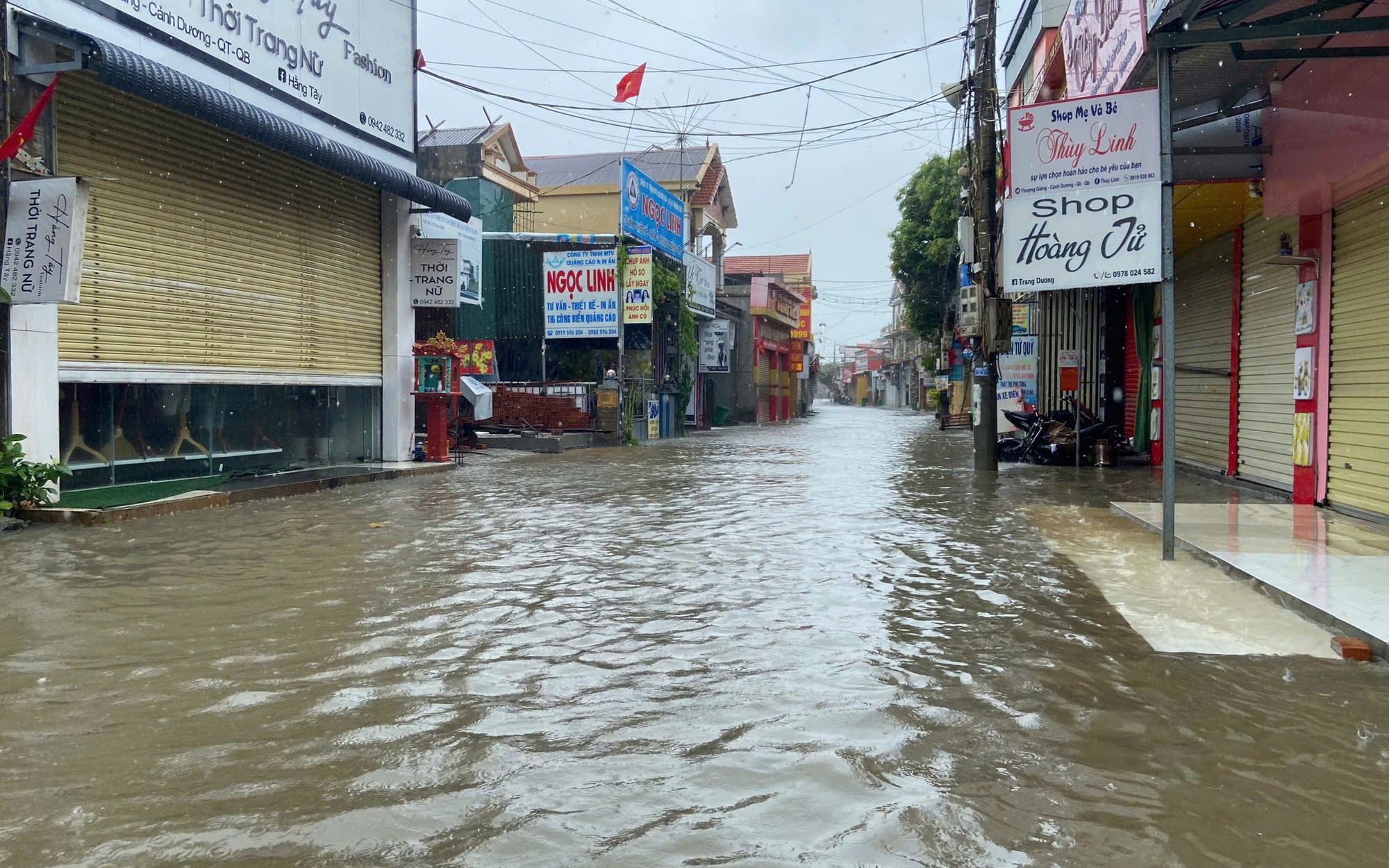 Mưa lớn gây thiên tai lũ quét, sạt lở đất đặc biệt nghiêm trọng vào đêm nay