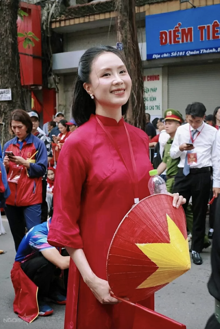 Hồng Diễm gây chú ý trong ngày hợp luyện diễu hành A80- Ảnh 2. Hồng Diễm gây chú ý trong ngày hợp luyện diễu hành A80- Ảnh 2.