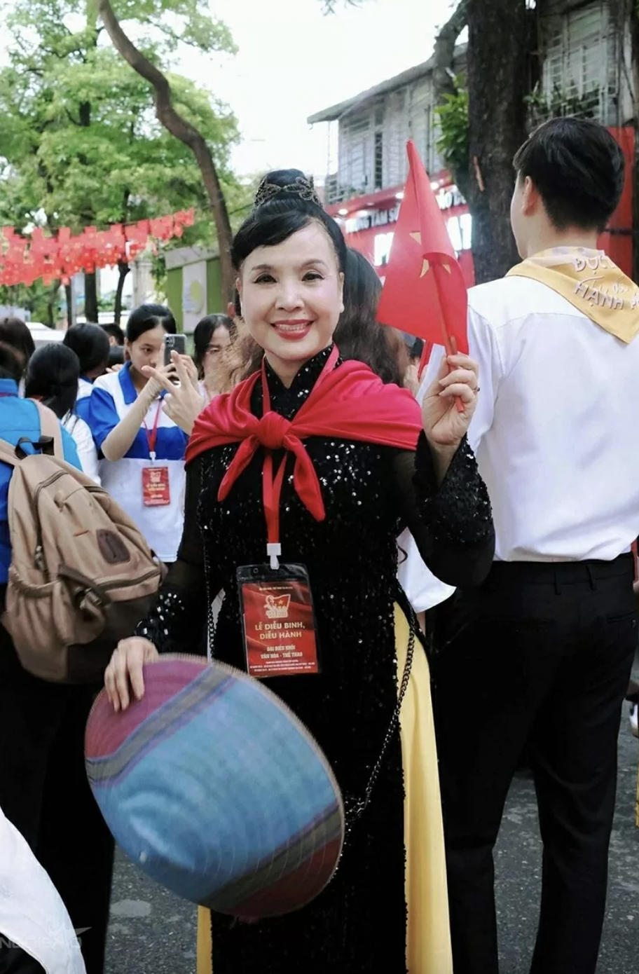 Hồng Diễm gây chú ý trong ngày hợp luyện diễu hành A80- Ảnh 4. Hồng Diễm gây chú ý trong ngày hợp luyện diễu hành A80- Ảnh 4.