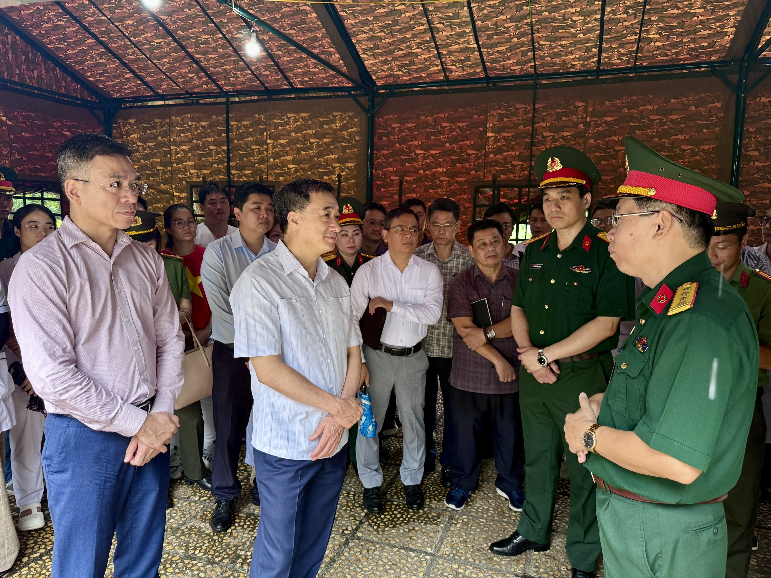 Thứ trưởng Bộ Y tế Trần Văn Thuấn kiểm tra công tác y tế phục vụ sự kiện A80- Ảnh 5. Thứ trưởng Bộ Y tế Trần Văn Thuấn kiểm tra công tác y tế phục vụ sự kiện A80- Ảnh 5.