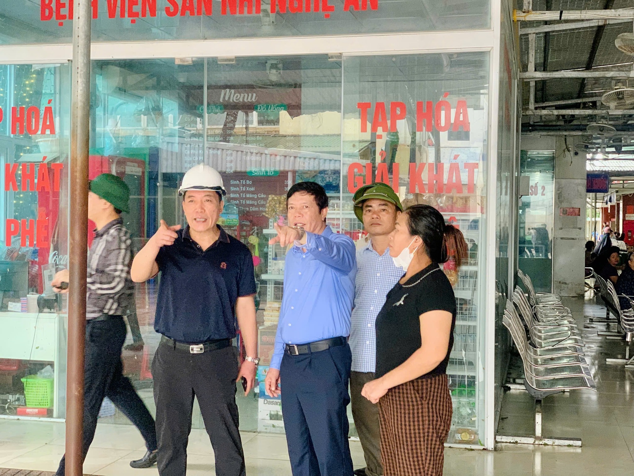 Nhân viên y tế khắc phục hậu quả bão số 5, đảm bảo khám chữa bệnh- Ảnh 5.