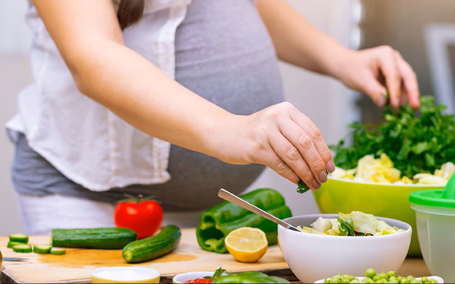 [Infographic] Những thực phẩm có thể khiến sữa mẹ không còn &quot;lành&quot; với bé