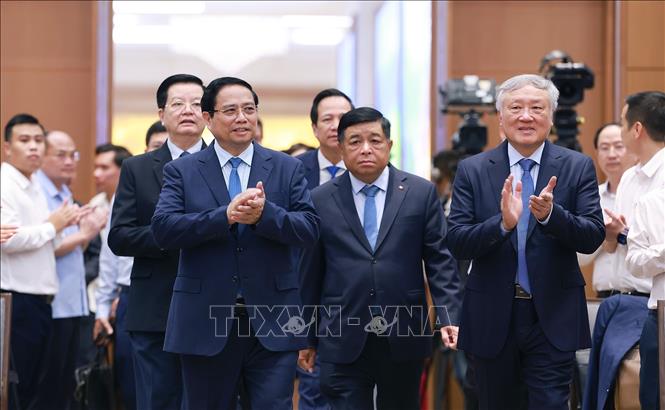 Thủ tướng chủ trì Hội nghị tổng kết Chương trình và Phong trào thi đua 'Cả nước chung tay xóa nhà tạm, nhà dột nát'- Ảnh 1. Thủ tướng chủ trì Hội nghị tổng kết Chương trình và Phong trào thi đua 'Cả nước chung tay xóa nhà tạm, nhà dột nát'- Ảnh 1.