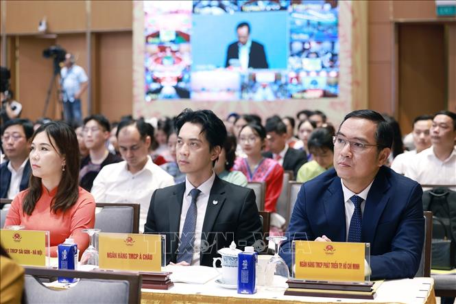 Thủ tướng chủ trì Hội nghị tổng kết Chương trình và Phong trào thi đua 'Cả nước chung tay xóa nhà tạm, nhà dột nát'- Ảnh 7. Thủ tướng chủ trì Hội nghị tổng kết Chương trình và Phong trào thi đua 'Cả nước chung tay xóa nhà tạm, nhà dột nát'- Ảnh 7.