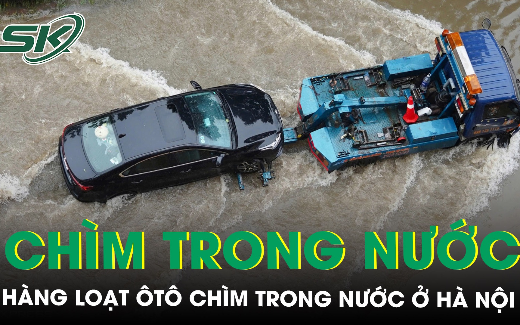 Hà Nội chìm trong biển nước, hàng loạt ôtô chết máy, chờ cứu hộ trên đường
