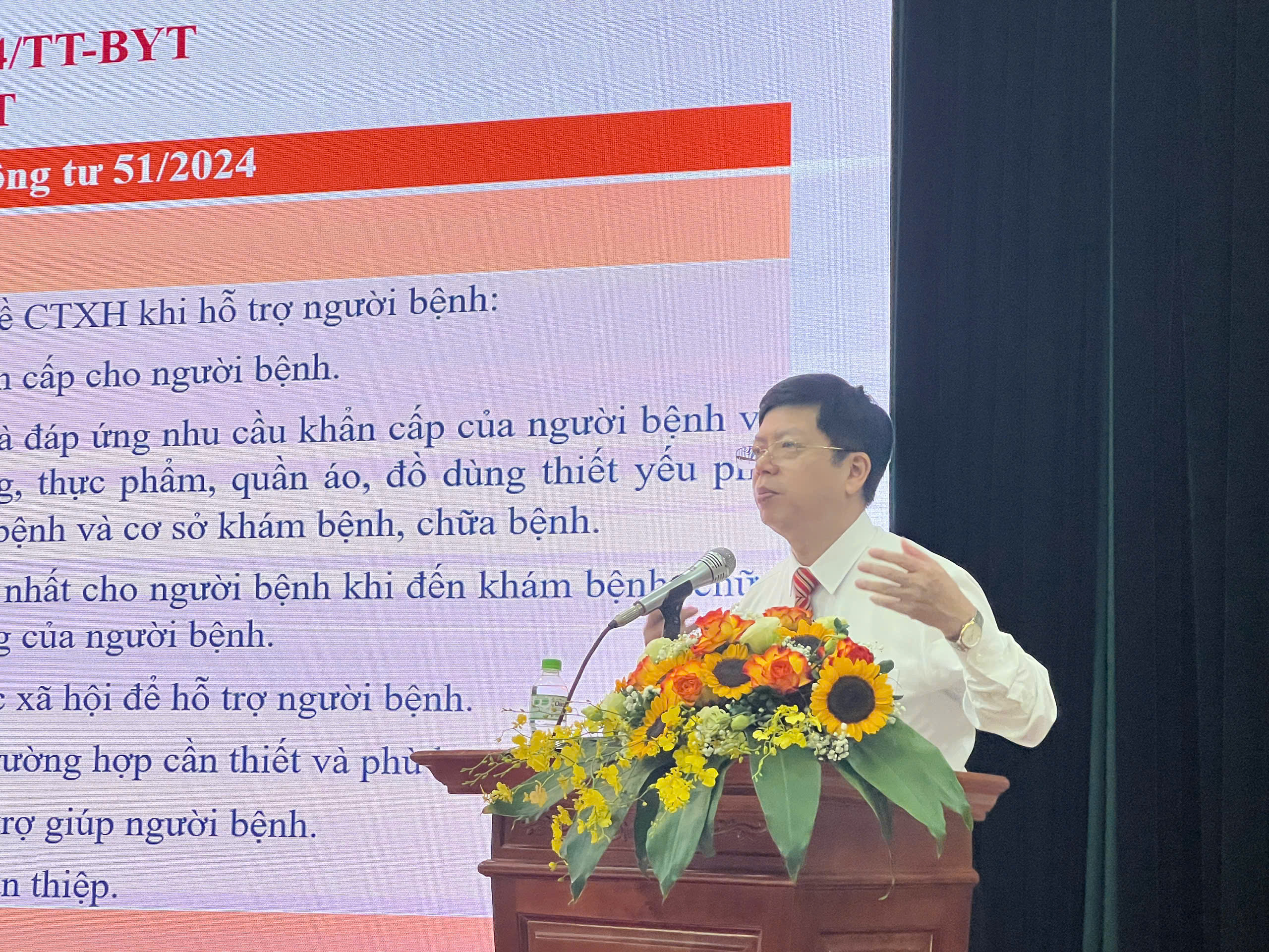 Xác lập khung pháp lý rõ ràng cho công tác xã hội y tế hiệu quả và nhân văn hơn- Ảnh 1. Xác lập khung pháp lý rõ ràng cho công tác xã hội y tế hiệu quả và nhân văn hơn- Ảnh 1.
