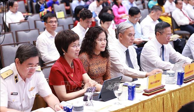 Thủ tướng chủ trì Hội nghị tổng kết Chương trình và Phong trào thi đua 'Cả nước chung tay xóa nhà tạm, nhà dột nát'- Ảnh 6. Thủ tướng chủ trì Hội nghị tổng kết Chương trình và Phong trào thi đua 'Cả nước chung tay xóa nhà tạm, nhà dột nát'- Ảnh 6.