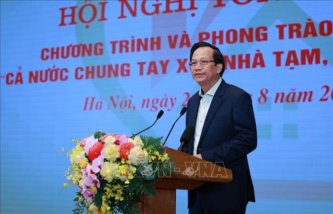 Thủ tướng chủ trì Hội nghị tổng kết Chương trình và Phong trào thi đua 'Cả nước chung tay xóa nhà tạm, nhà dột nát'- Ảnh 3. Thủ tướng chủ trì Hội nghị tổng kết Chương trình và Phong trào thi đua 'Cả nước chung tay xóa nhà tạm, nhà dột nát'- Ảnh 3.