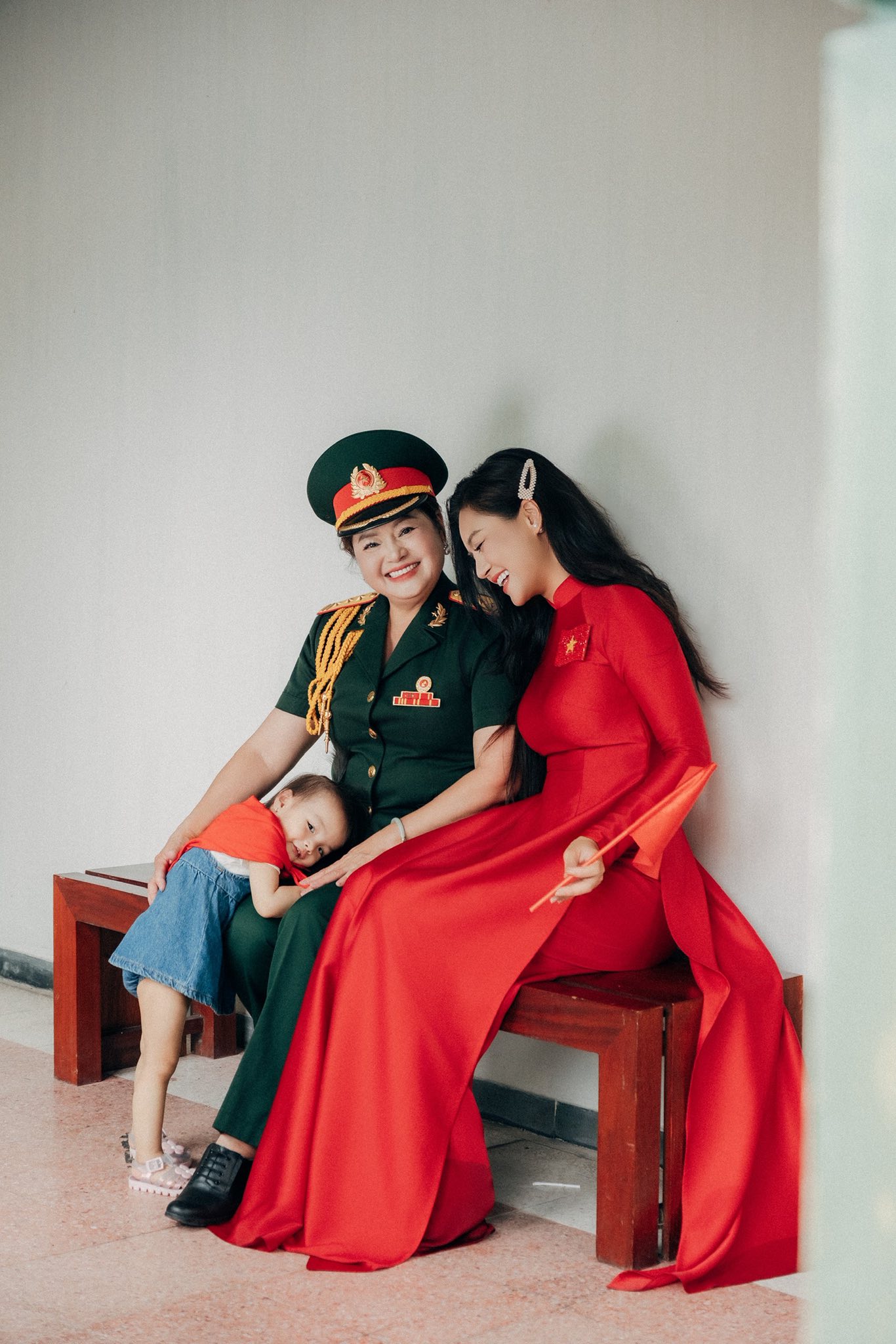 Mẹ ruột Thu Quỳnh bất ngờ lộ diện với vẻ ngoài không tuổi, từng là diễn viên đoàn kịch Tổng cục Chính trị- Ảnh 5. Mẹ ruột Thu Quỳnh bất ngờ lộ diện với vẻ ngoài không tuổi, từng là diễn viên đoàn kịch Tổng cục Chính trị- Ảnh 5.