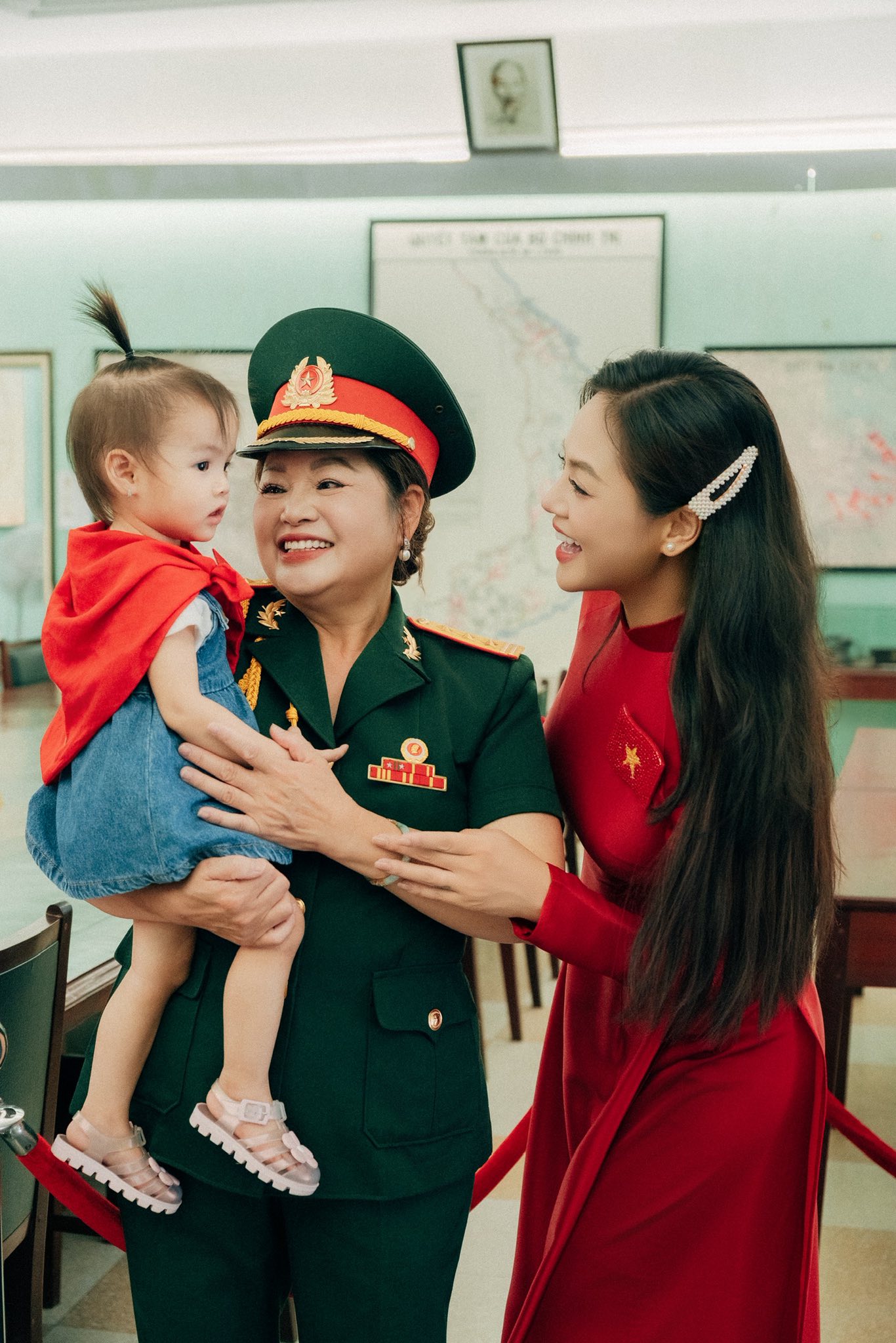 Mẹ ruột Thu Quỳnh bất ngờ lộ diện với vẻ ngoài không tuổi, từng là diễn viên đoàn kịch Tổng cục Chính trị- Ảnh 4. Mẹ ruột Thu Quỳnh bất ngờ lộ diện với vẻ ngoài không tuổi, từng là diễn viên đoàn kịch Tổng cục Chính trị- Ảnh 4.