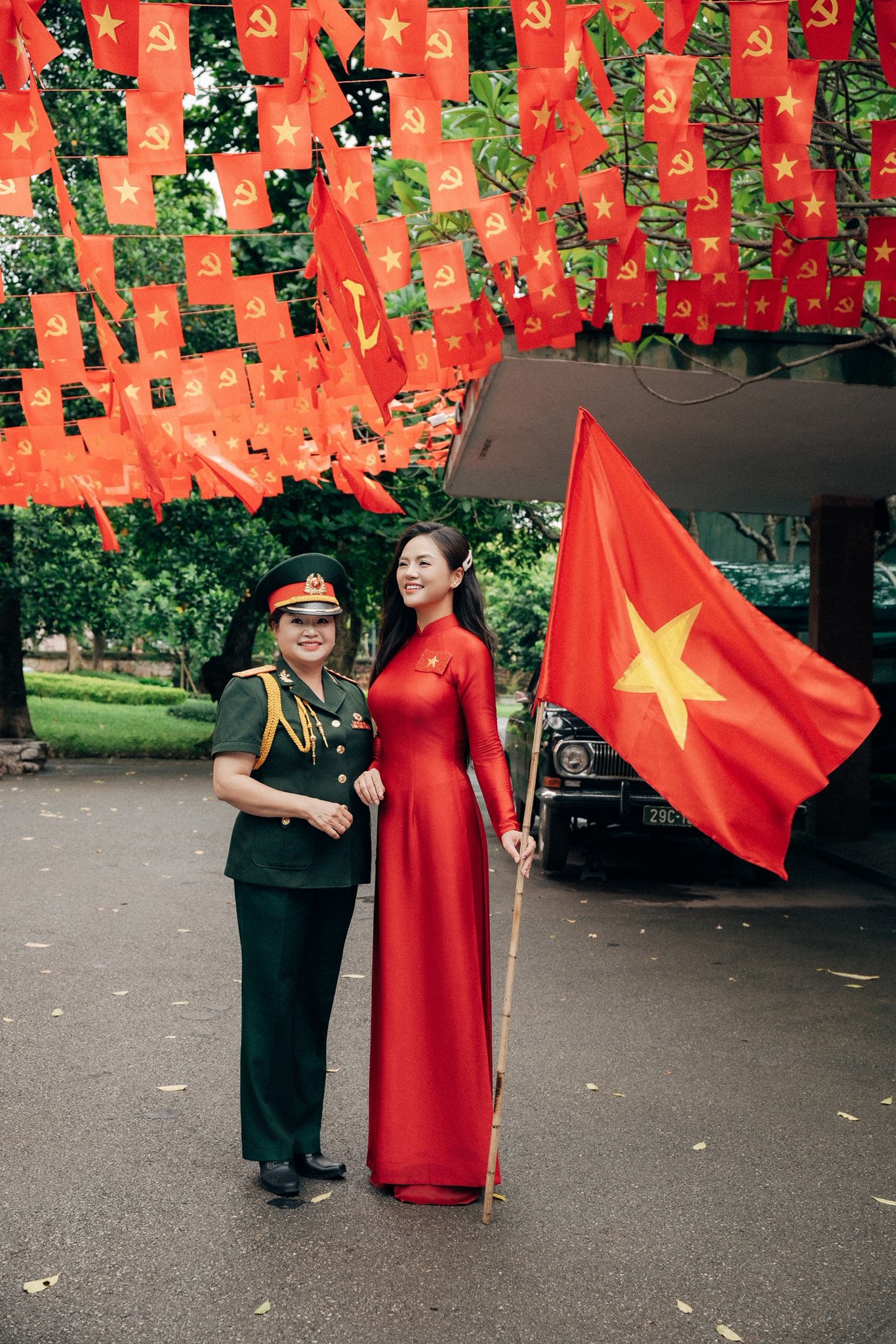 Mẹ ruột Thu Quỳnh bất ngờ lộ diện với vẻ ngoài không tuổi, từng là diễn viên đoàn kịch Tổng cục Chính trị- Ảnh 7. Mẹ ruột Thu Quỳnh bất ngờ lộ diện với vẻ ngoài không tuổi, từng là diễn viên đoàn kịch Tổng cục Chính trị- Ảnh 7.