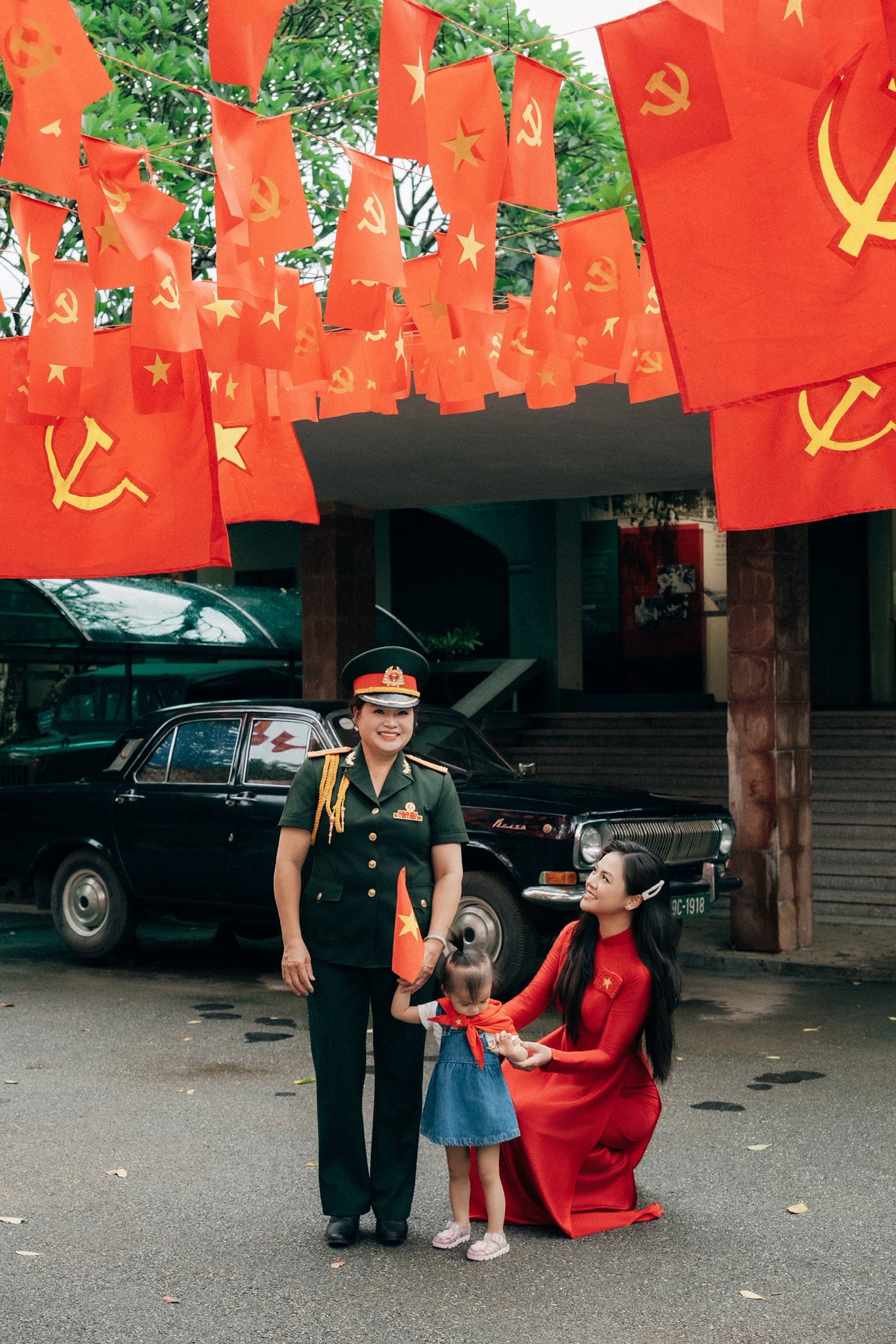 Mẹ ruột Thu Quỳnh bất ngờ lộ diện với vẻ ngoài không tuổi, từng là diễn viên đoàn kịch Tổng cục Chính trị- Ảnh 6. Mẹ ruột Thu Quỳnh bất ngờ lộ diện với vẻ ngoài không tuổi, từng là diễn viên đoàn kịch Tổng cục Chính trị- Ảnh 6.