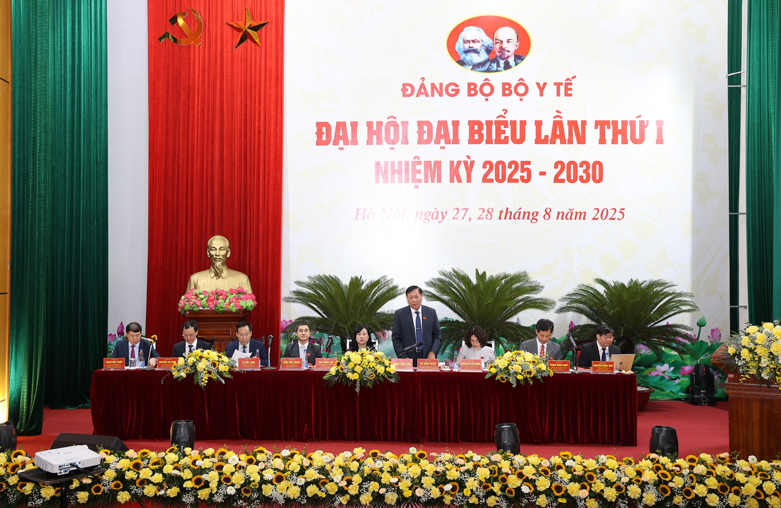 Phiên trù bị Đại hội đại biểu Đảng bộ Bộ Y tế lần thứ I, nhiệm kỳ 2025-2030- Ảnh 2. Phiên trù bị Đại hội đại biểu Đảng bộ Bộ Y tế lần thứ I, nhiệm kỳ 2025-2030- Ảnh 2.