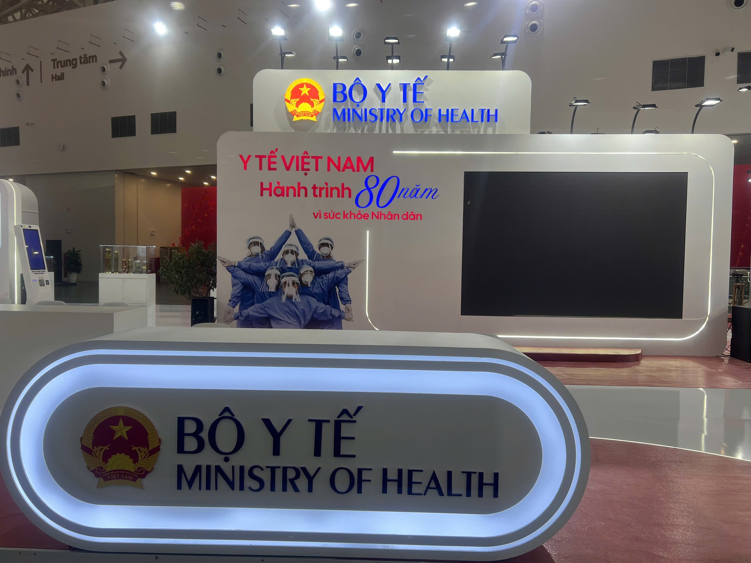 Nhiều điểm nhấn đặc biệt tại gian triển lãm "Y tế Việt Nam - Hành trình 80 năm vì sức khỏe Nhân dân"- Ảnh 4. Nhiều điểm nhấn đặc biệt tại gian triển lãm "Y tế Việt Nam - Hành trình 80 năm vì sức khỏe Nhân dân"- Ảnh 4.