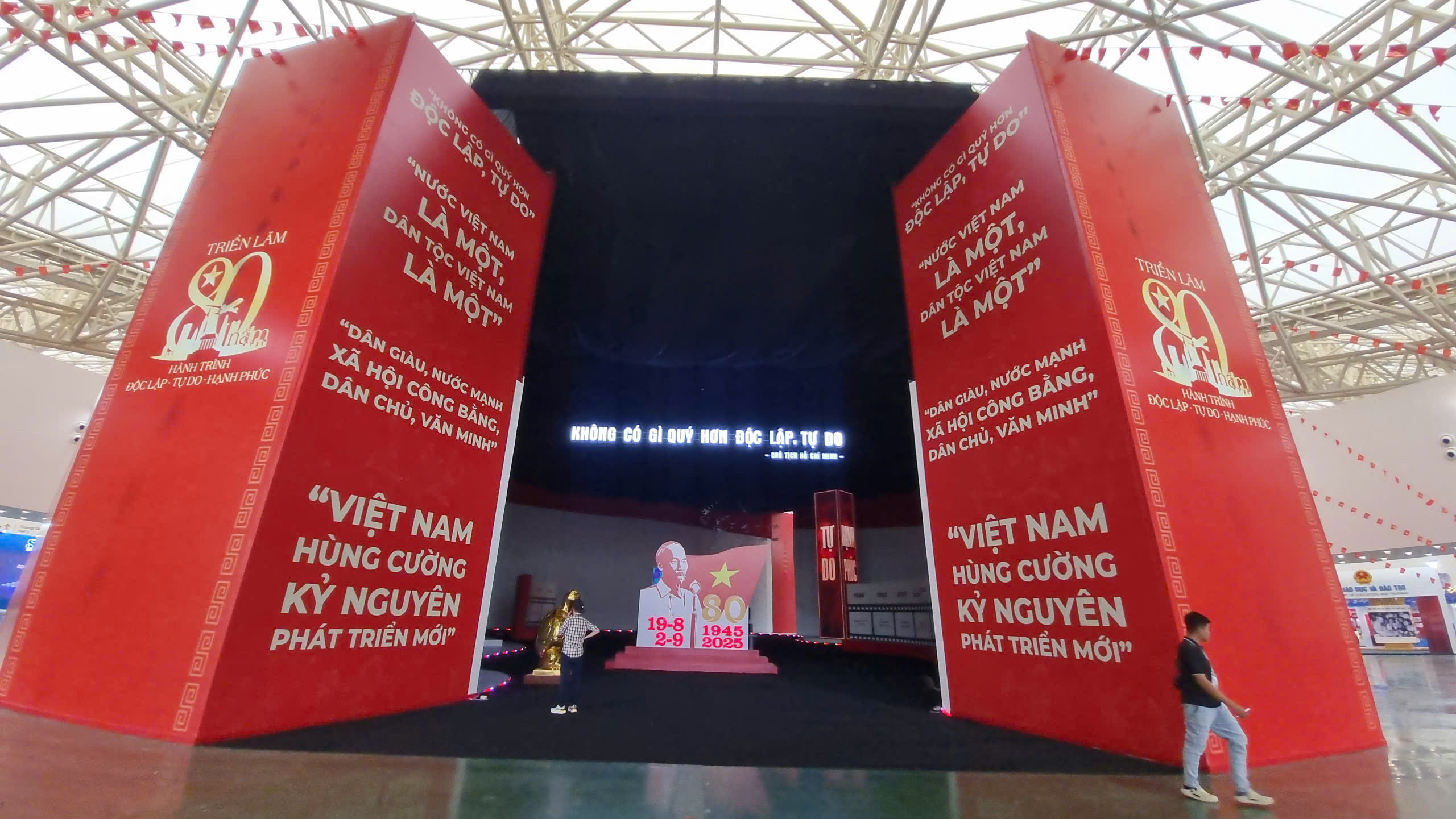 Triển lãm thành tựu đất nước đã hoàn thiện, sẵn sàng cho ngày khai mạc- Ảnh 2. Triển lãm thành tựu đất nước đã hoàn thiện, sẵn sàng cho ngày khai mạc- Ảnh 2.