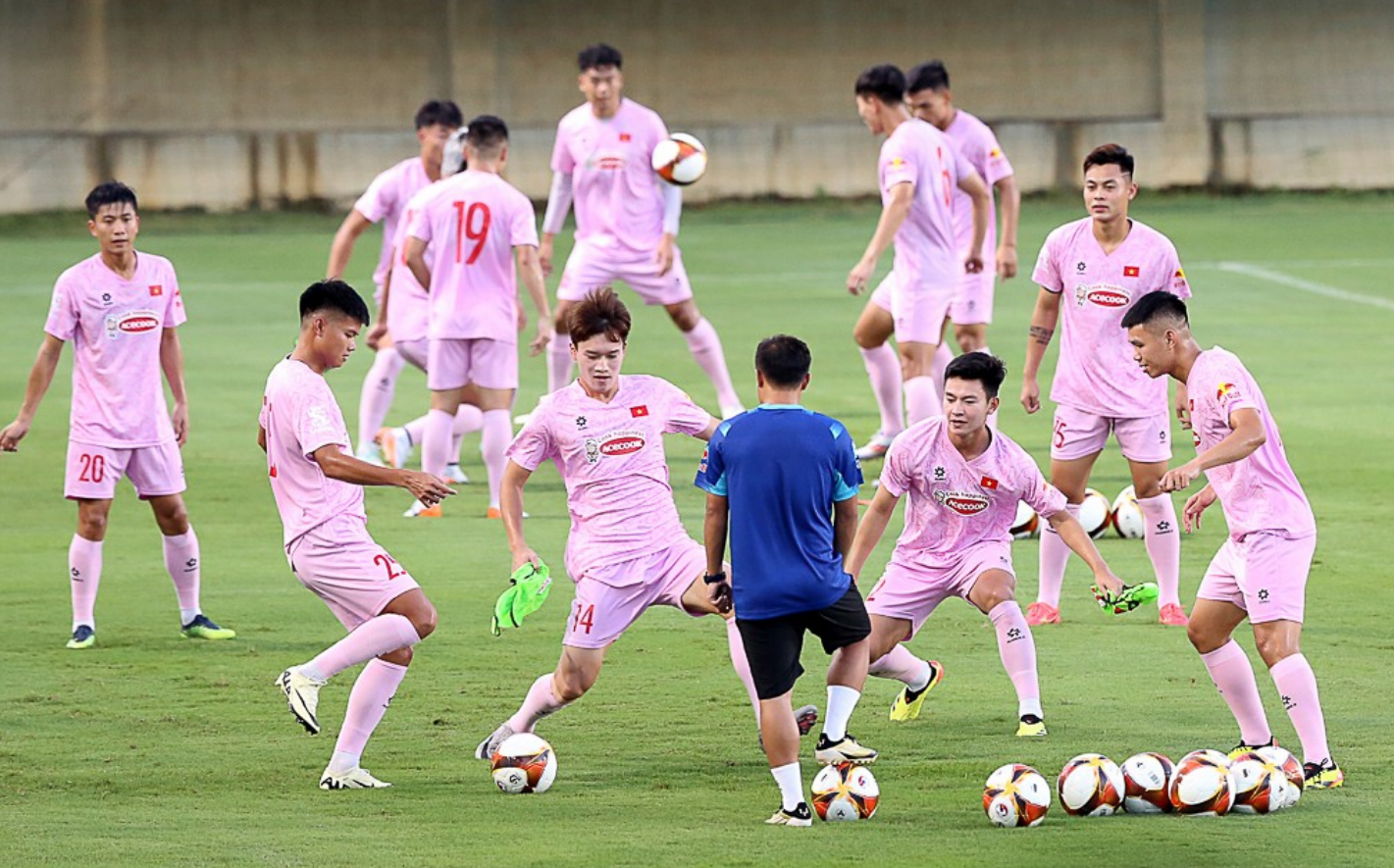 Vòng loại Asian Cup 2027: Đội tuyển Việt Nam rà soát lực lượng- Ảnh 2. Vòng loại Asian Cup 2027: Đội tuyển Việt Nam rà soát lực lượng- Ảnh 2.