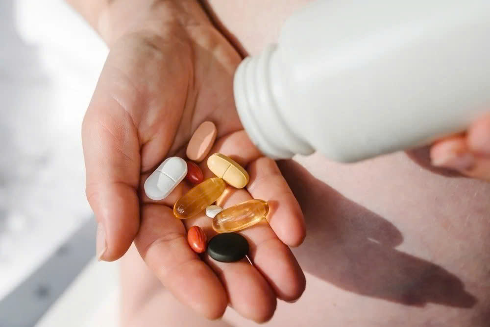 Thời điểm nào trong ngày uống vitamin tổng hợp là tốt nhất?- Ảnh 1. Thời điểm nào trong ngày uống vitamin tổng hợp là tốt nhất?- Ảnh 1.