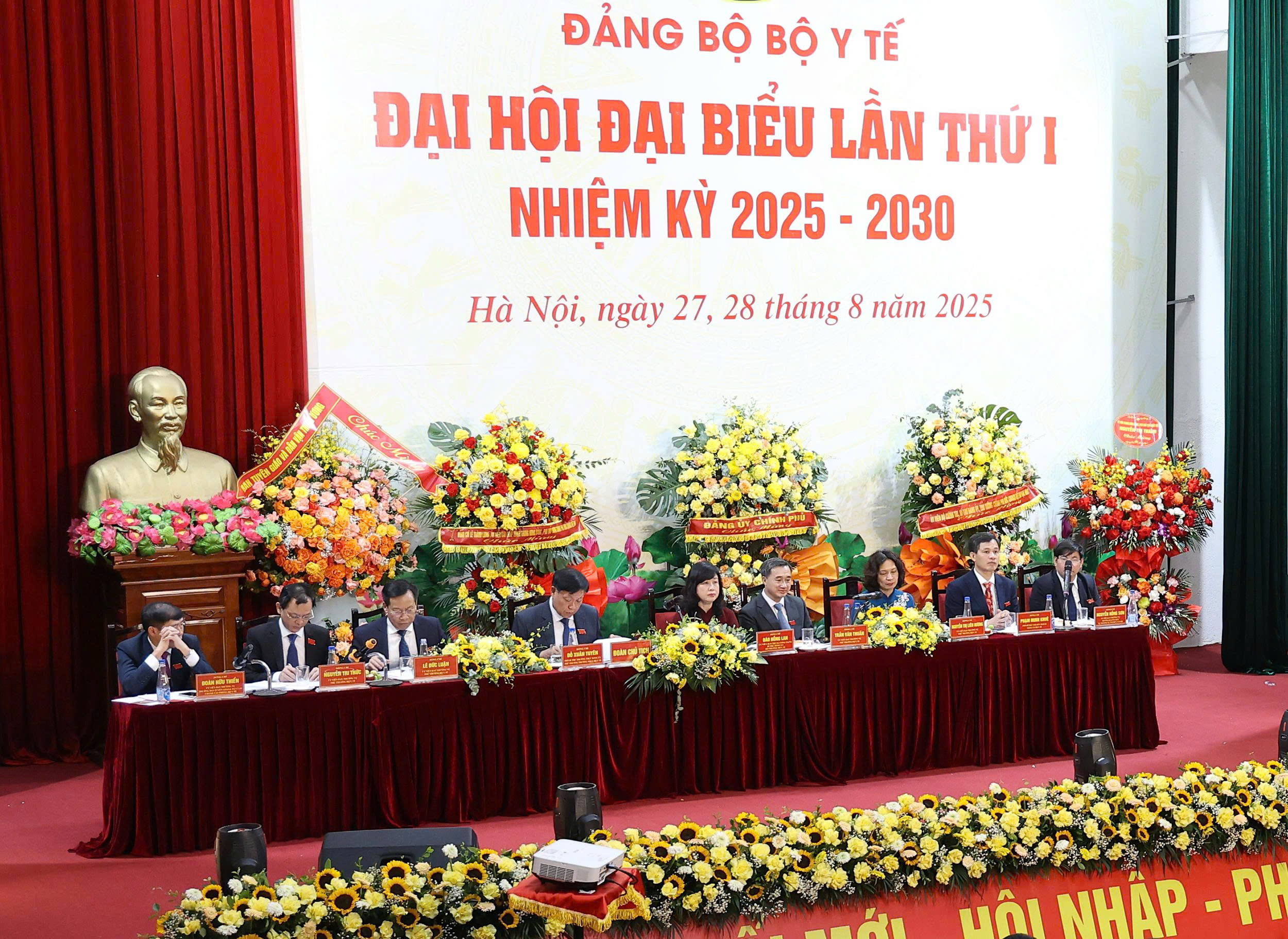 Đại hội Đại biểu Đảng bộ Bộ Y tế lần thứ I, nhiệm kỳ 2025 - 2030: 'Đoàn kết, đổi mới, hội nhập và phát triển'- Ảnh 3. Đại hội Đại biểu Đảng bộ Bộ Y tế lần thứ I, nhiệm kỳ 2025 - 2030: 'Đoàn kết, đổi mới, hội nhập và phát triển'- Ảnh 3.