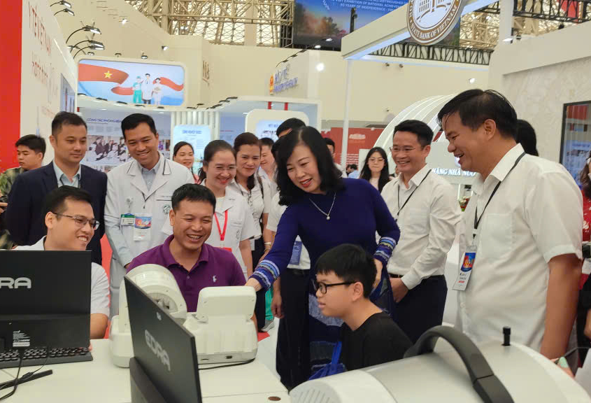 Lãnh đạo Bộ Y tế cùng nhiều bộ, ngành thăm gian triển lãm 'Y tế Việt Nam - Hành trình 80 năm vì sức khỏe Nhân dân'- Ảnh 2. Lãnh đạo Bộ Y tế cùng nhiều bộ, ngành thăm gian triển lãm 'Y tế Việt Nam - Hành trình 80 năm vì sức khỏe Nhân dân'- Ảnh 2.
