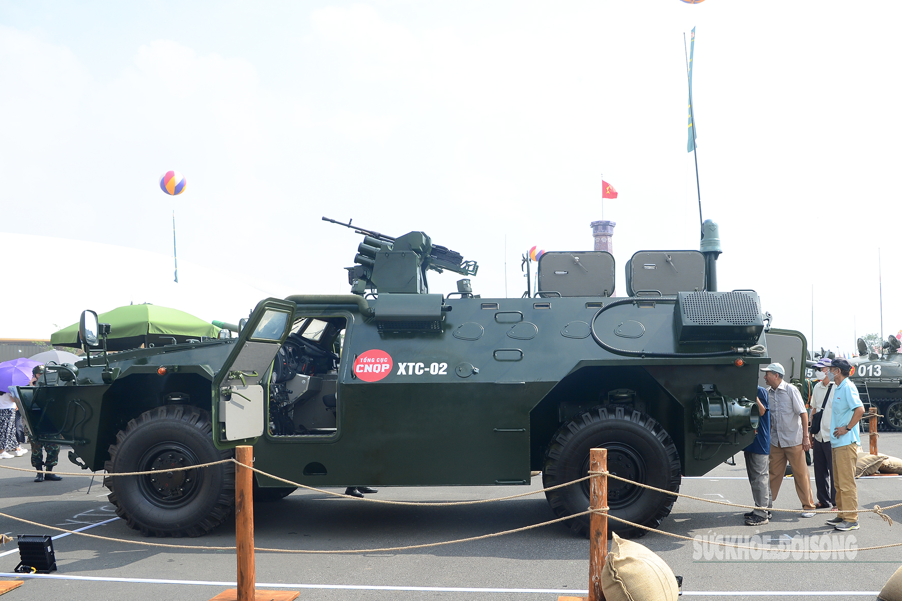 Người dân 'mắt thấy, tay sờ' dàn khí tài 'khủng' tại Triển lãm thành tựu đất nước- Ảnh 12. Người dân 'mắt thấy, tay sờ' dàn khí tài 'khủng' tại Triển lãm thành tựu đất nước- Ảnh 12.