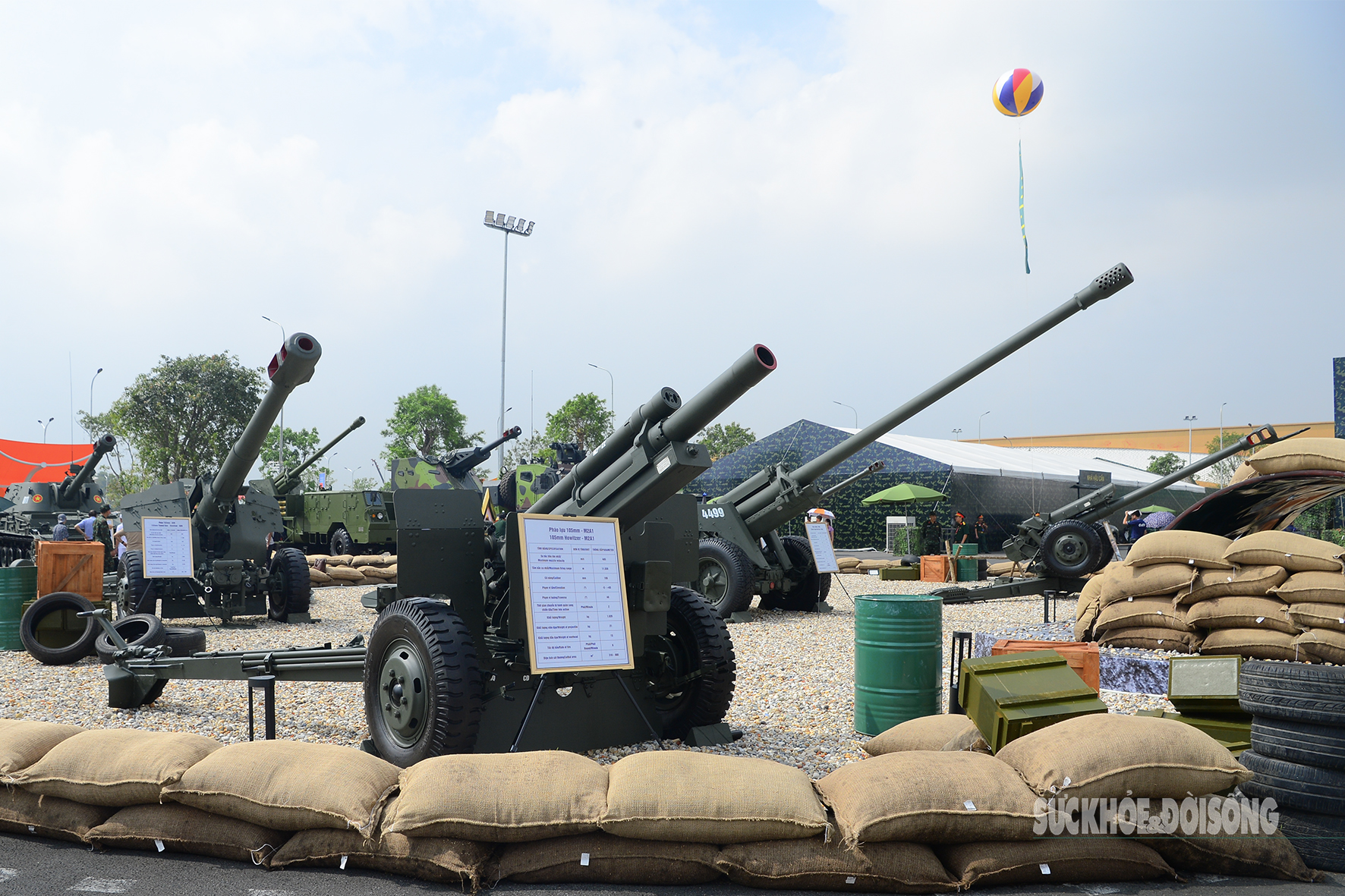 Người dân 'mắt thấy, tay sờ' dàn khí tài 'khủng' tại Triển lãm thành tựu đất nước- Ảnh 4. Người dân 'mắt thấy, tay sờ' dàn khí tài 'khủng' tại Triển lãm thành tựu đất nước- Ảnh 4.