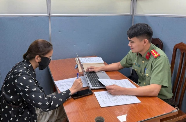 Tung tin 'máy đo nồng độ cồn giả', một phụ nữ Hà Nội bị phạt 7,5 triệu đồng- Ảnh 2. Tung tin 'máy đo nồng độ cồn giả', một phụ nữ Hà Nội bị phạt 7,5 triệu đồng- Ảnh 2.