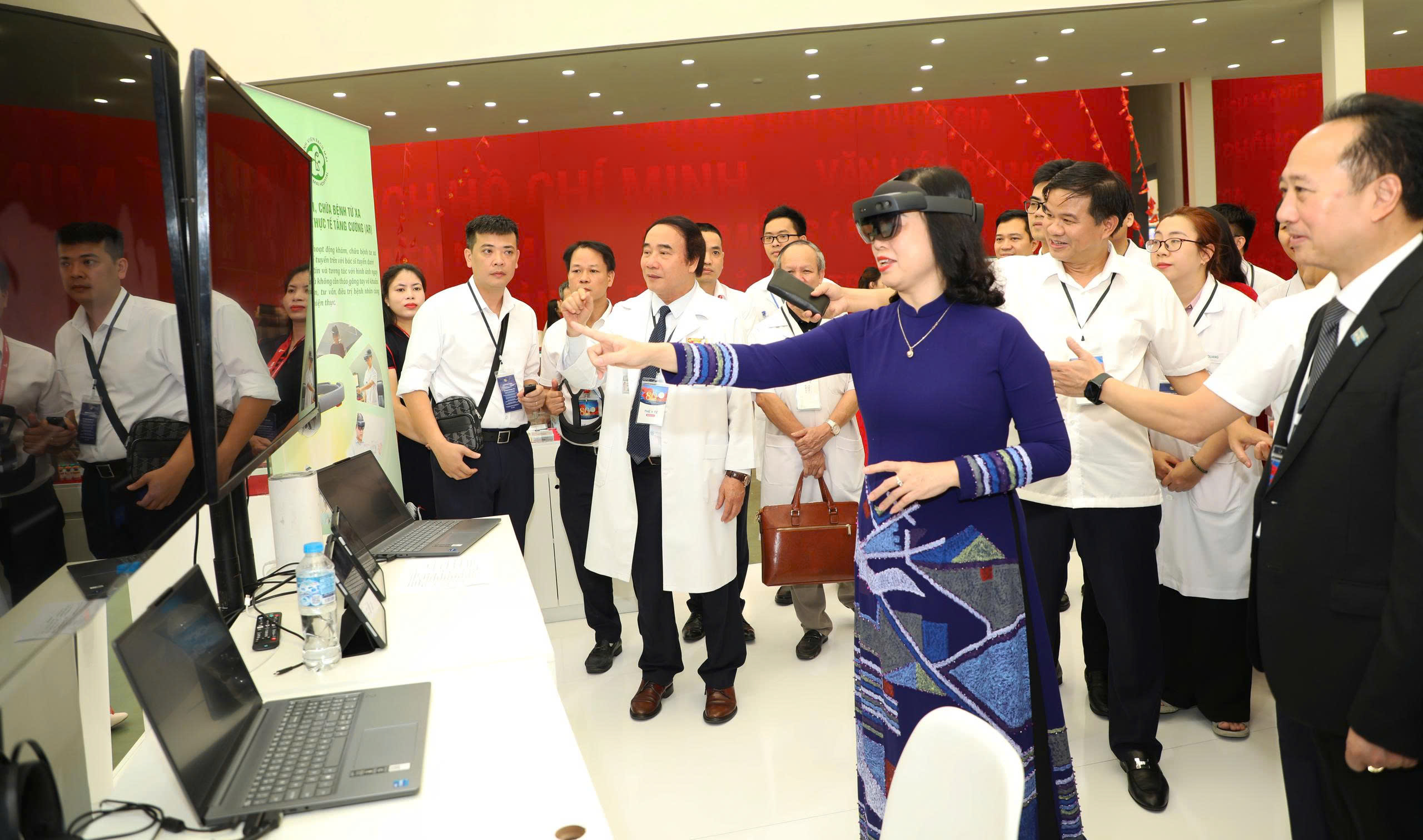 Lãnh đạo Bộ Y tế cùng nhiều bộ, ngành thăm gian triển lãm 'Y tế Việt Nam - Hành trình 80 năm vì sức khỏe Nhân dân'- Ảnh 1. Lãnh đạo Bộ Y tế cùng nhiều bộ, ngành thăm gian triển lãm 'Y tế Việt Nam - Hành trình 80 năm vì sức khỏe Nhân dân'- Ảnh 1.