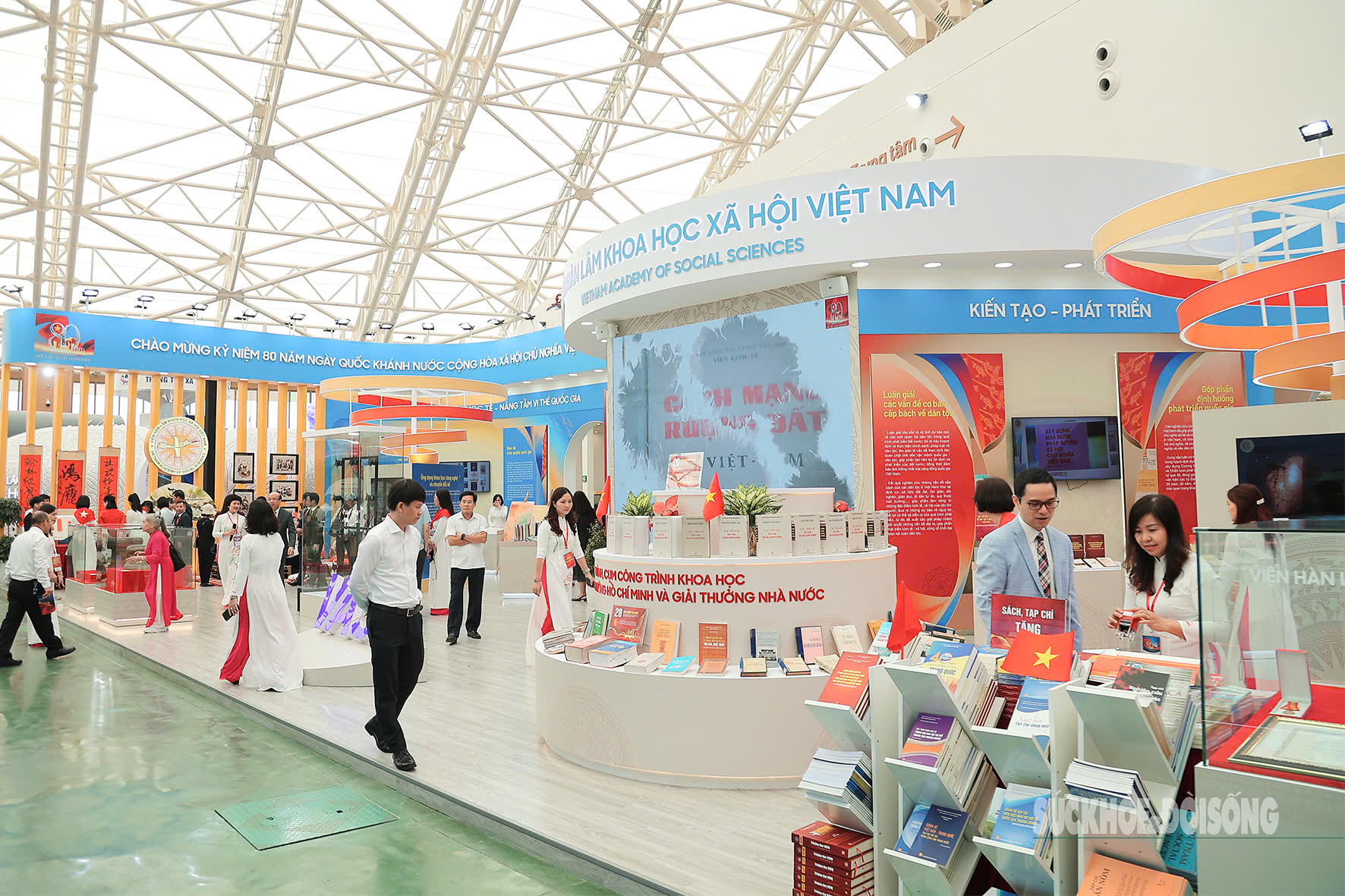 Mục sở thị Triển lãm thành tựu đất nước "80 năm Hành trình Độc lập – Tự do – Hạnh phúc" ngày đầu mở cửa- Ảnh 3. Mục sở thị Triển lãm thành tựu đất nước "80 năm Hành trình Độc lập – Tự do – Hạnh phúc" ngày đầu mở cửa- Ảnh 3.
