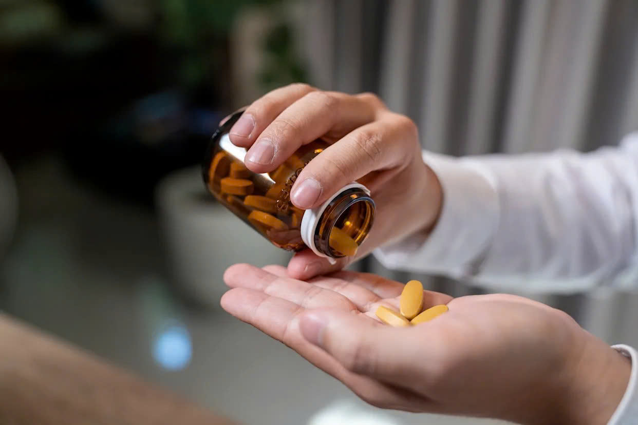 Có nên uống vitamin tổng hợp hàng ngày để tăng sức đề kháng?- Ảnh 1. Có nên uống vitamin tổng hợp hàng ngày để tăng sức đề kháng?- Ảnh 1.